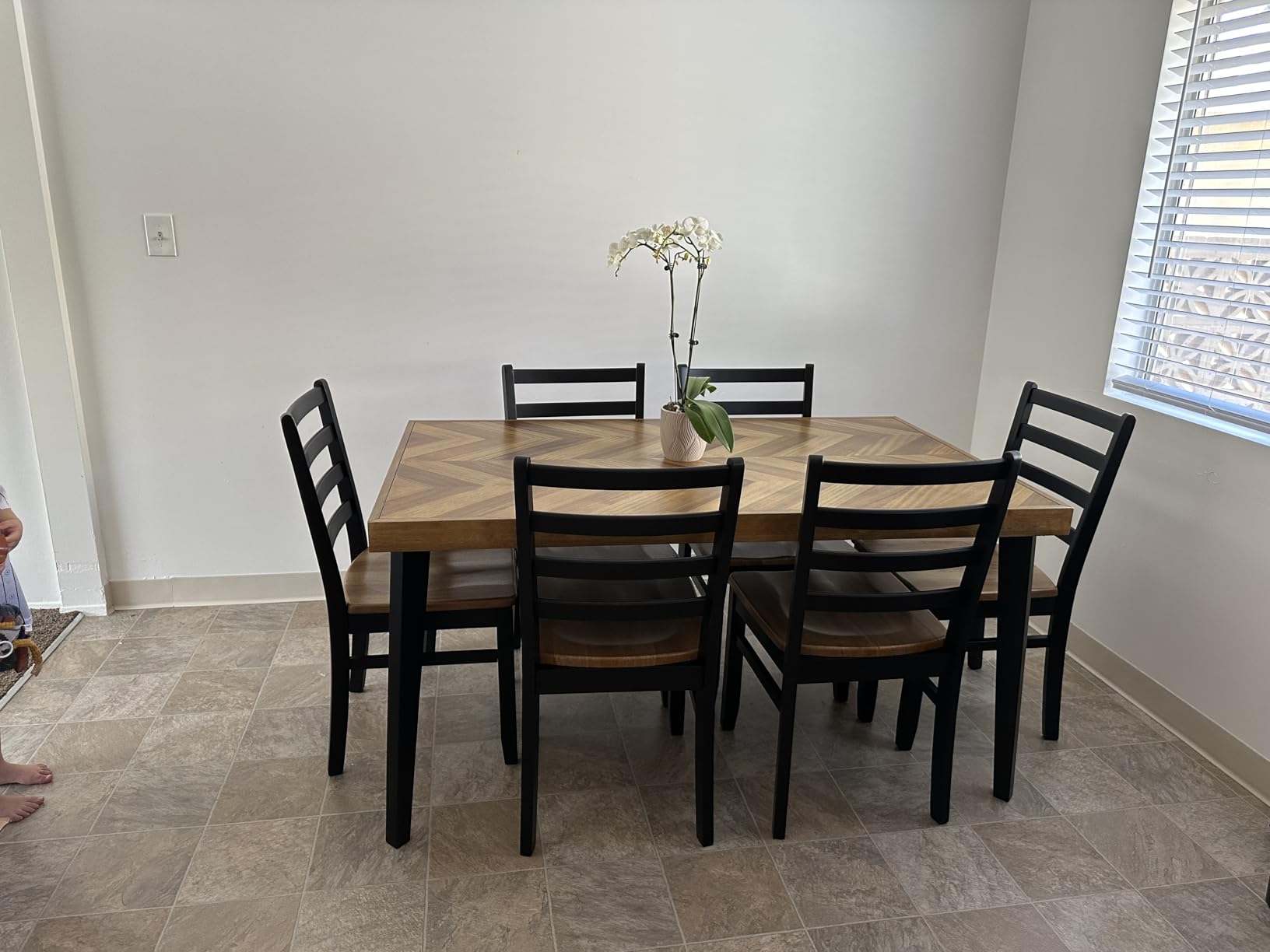 Signature Design by Ashley Caitbrook Rustic 7-Piece Dining Set - Rectangular Table with 6 X-Back Upholstered Chairs, Gray customer photo 1