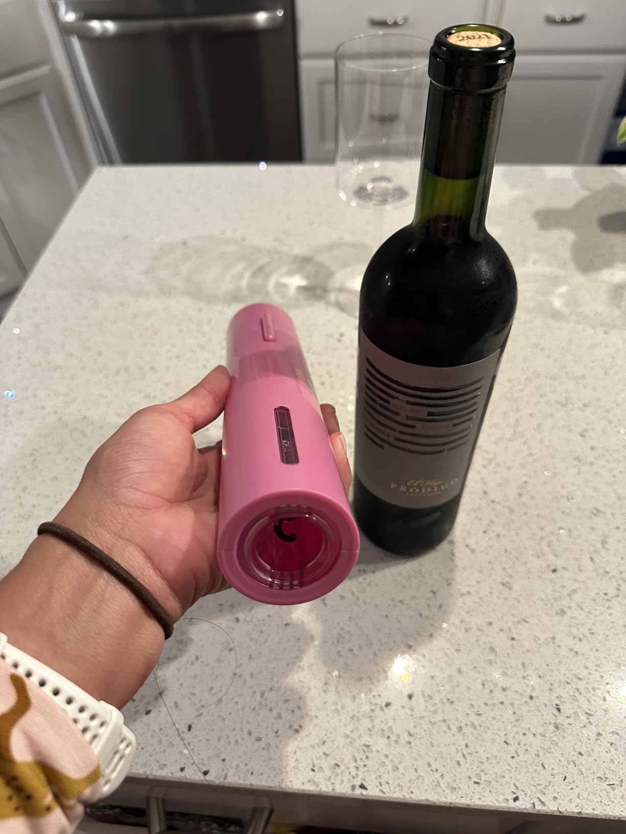 COKUNST Electric Wine Opener, Battery Operated Wine Bottle Openers with Foil Cutter, One-click Button Corkscrew Remover for Home Kitchen Party Wedding customer photo 2
