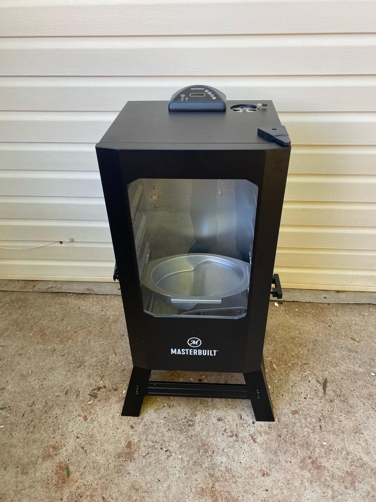 Masterbuilt 30-inch Digital Electric Vertical BBQ Smoker with Leg Kit, Side Wood Chip Loader and 710 Cooking Square Inches customer photo 1