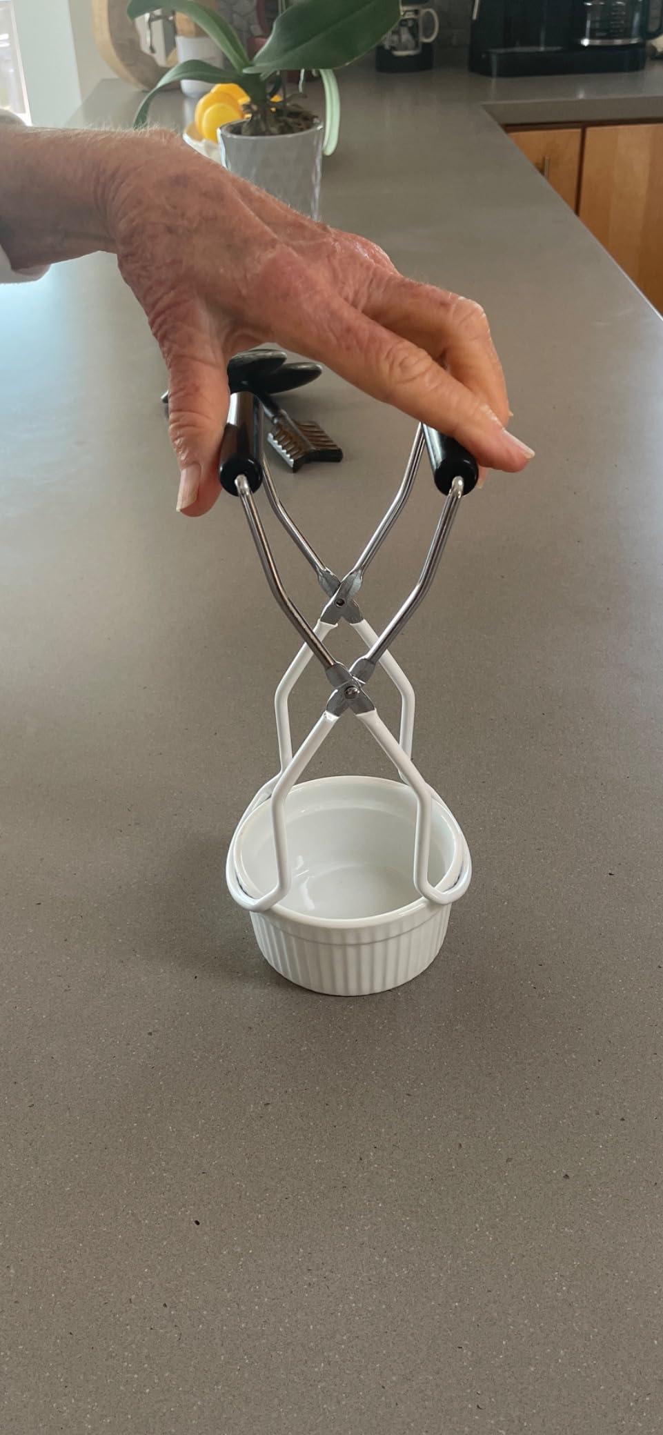 Eeoyu Canning Jar Lifter Tongs Stainless Steel Jar Lifter with Grip Handle for Home Kitchen (Black) customer photo 1