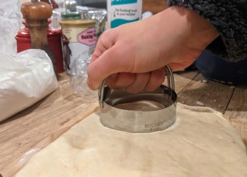 HULISEN Pastry Cutter, Dough Blender, 3 Cup Flour Sifter and Biscuit Cutter, Stainless Steel Dough Cutter, Professional Baking Dough Tools for Cooking Cookies and Donuts(4 Pcs/Set) customer photo 1