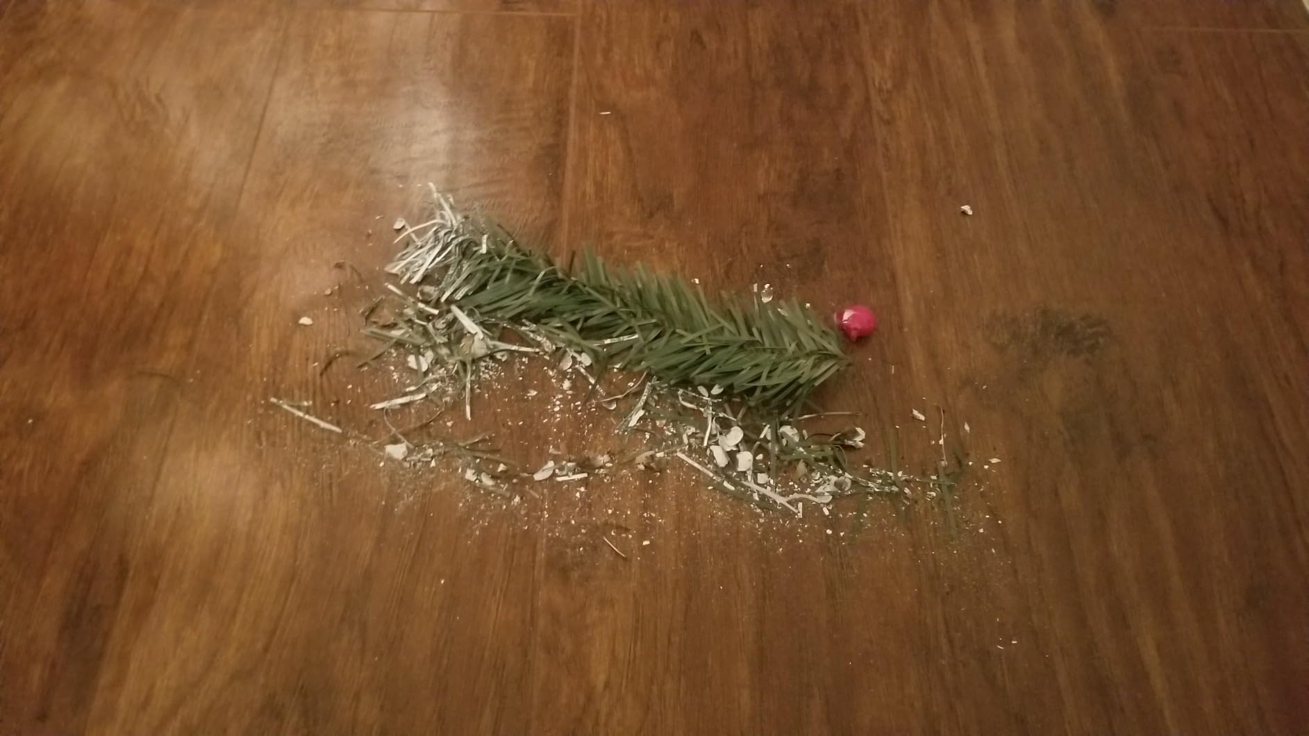 Best Choice Products Christmas Tree Pre-Lit, Pre-Decorated Artificial 6ft Frosted Pine Holiday Decoration w/Frosted Tips, Pine Cones, Berries customer photo 2