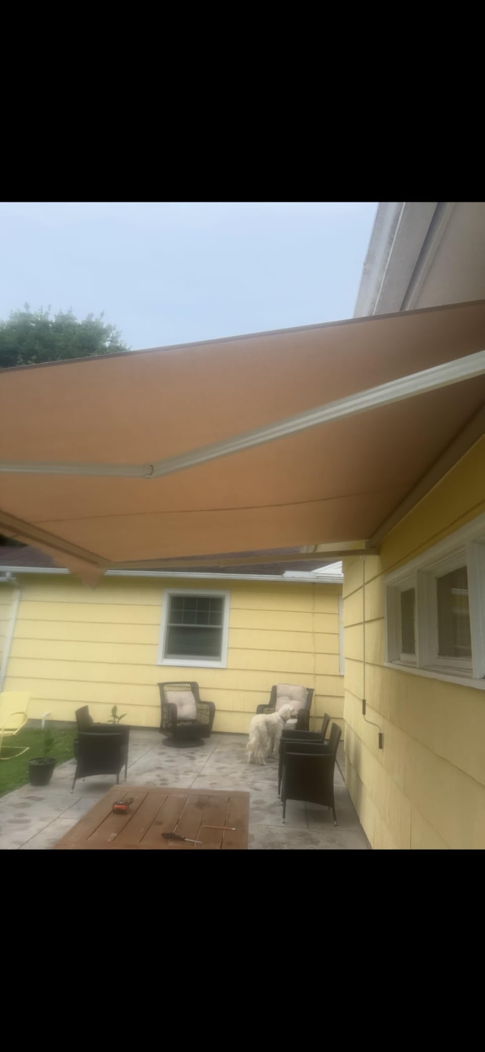 Tangkula 13 Ft × 8.2 Ft Retractable Awning, Aluminum Patio Sun Shade w/Crank Handle and Water-Resistant Polyester, Outdoor Manual Retractable Awning Cover Shelter customer photo 1