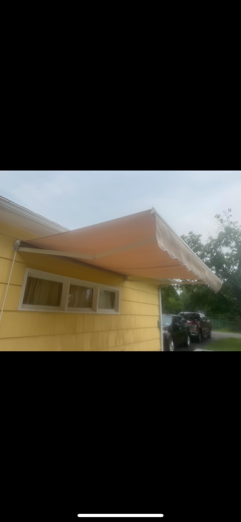 Tangkula 13 Ft × 8.2 Ft Retractable Awning, Aluminum Patio Sun Shade w/Crank Handle and Water-Resistant Polyester, Outdoor Manual Retractable Awning Cover Shelter customer photo 2