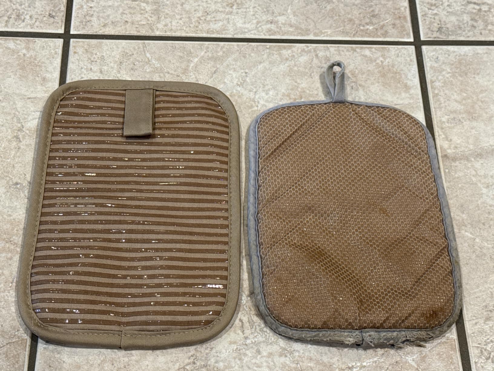 KitchenAid Beacon Two-Tone Non-Slip Pot Holder Set, Milkshake/Beige, 7