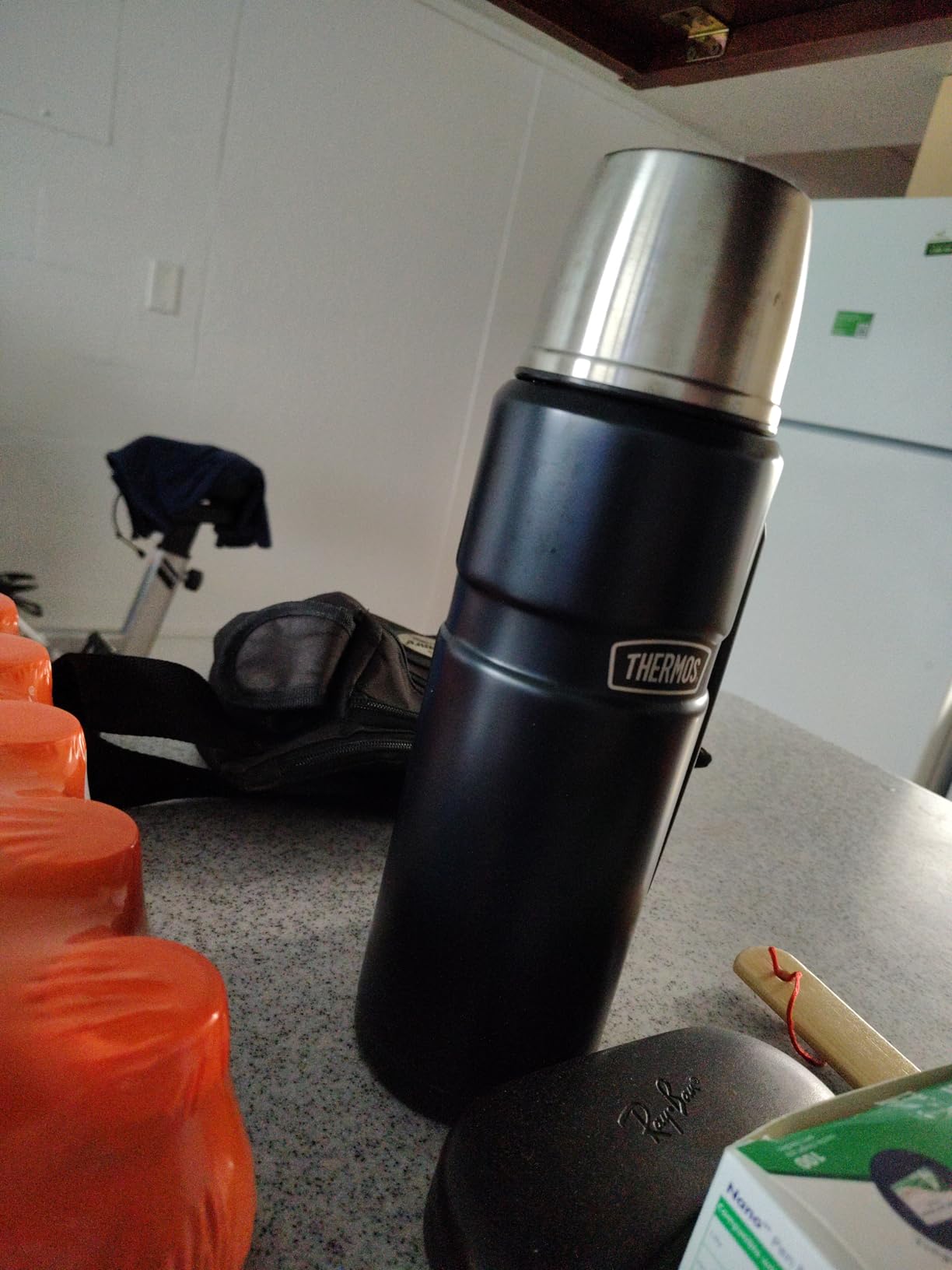 THERMOS Stainless King Vacuum-Insulated Beverage Bottle, 40 Ounce, Midnight Blue customer photo 1