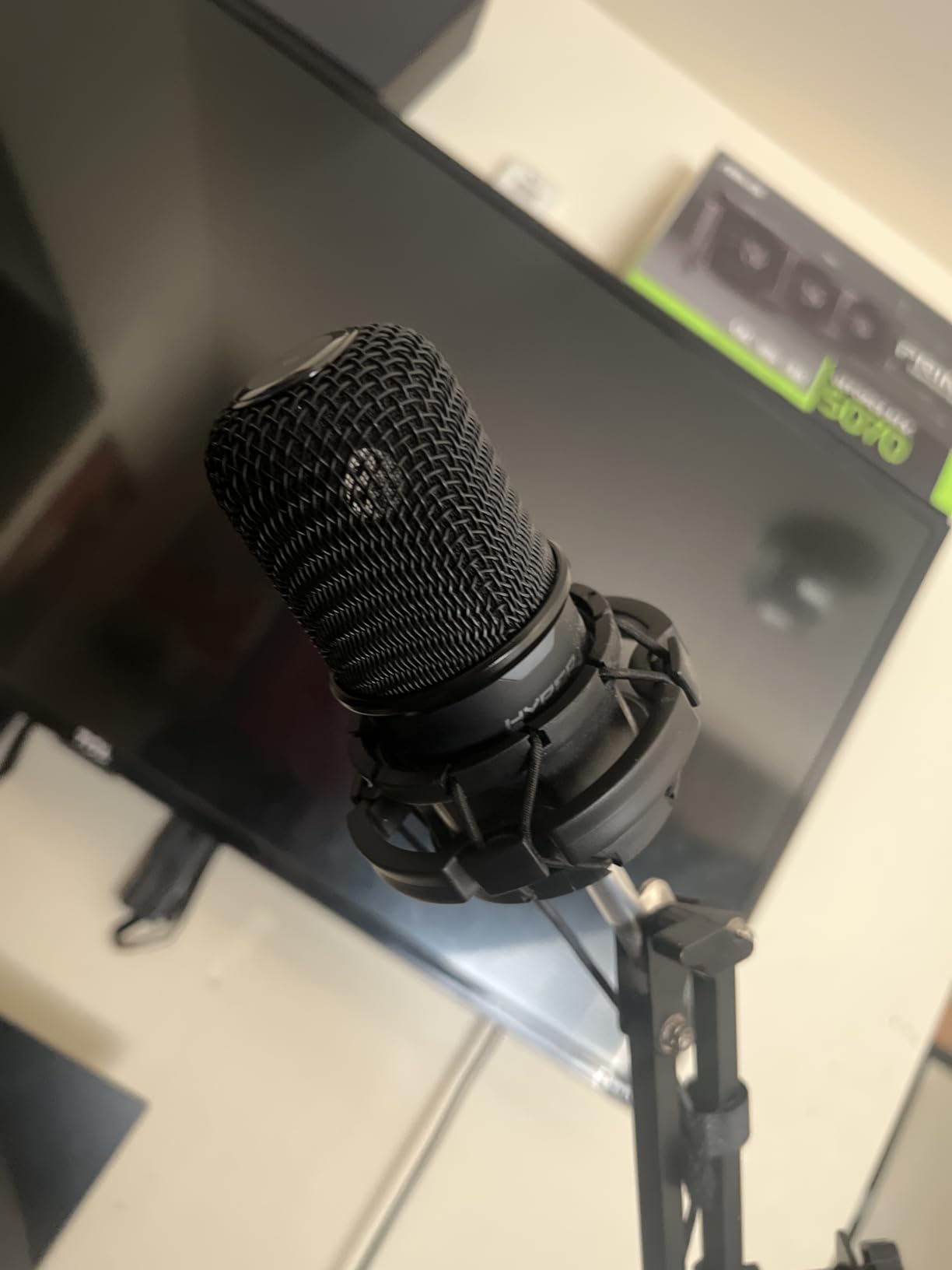 HyperX SoloCast - USB Condenser Gaming Microphone, for PC, PS4, PS5 and Mac, Tap-to-Mute Sensor, Cardioid Polar Pattern, great for Streaming, Podcasts, Twitch, YouTube, Discord - Black customer photo 1
