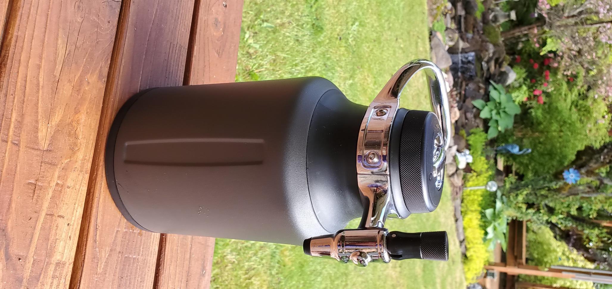 GrowlerWerks GrowlerWerks uKeg Go Carbonated Growler and Craft Beverage Dispenser for Beer, Soda, Cider, Kombucha and Cocktails, Amazing Gift for Beer Lovers, (128 oz, Midnight) customer photo 2