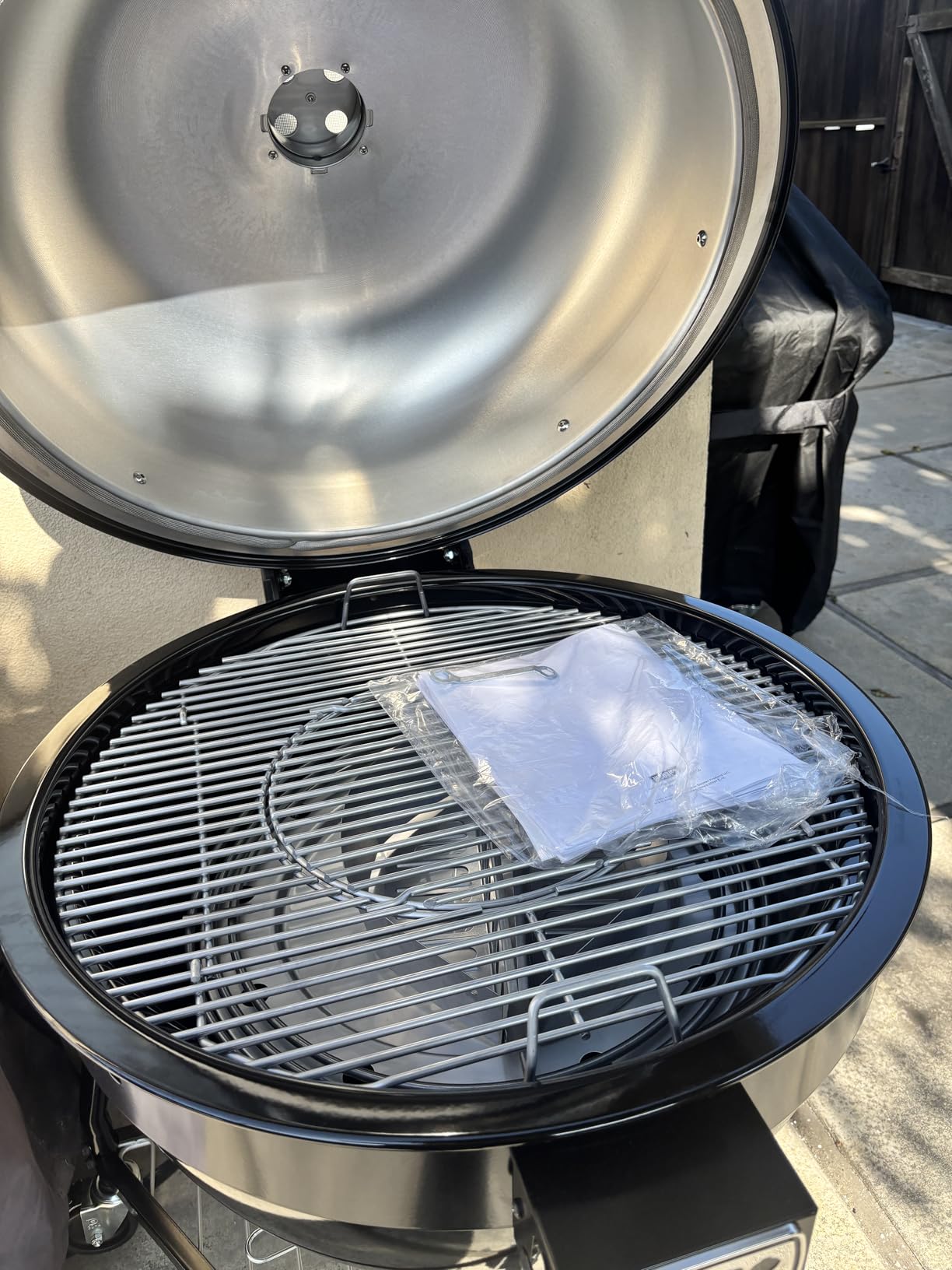 Weber Summit Kamado E6 Charcoal Grill, Black - Dual-Walled Insulated Steel Kamado with 24 inch Cooking Area, Porcelain-Enameled Kettle & One-Touch Cleaning System customer photo 2