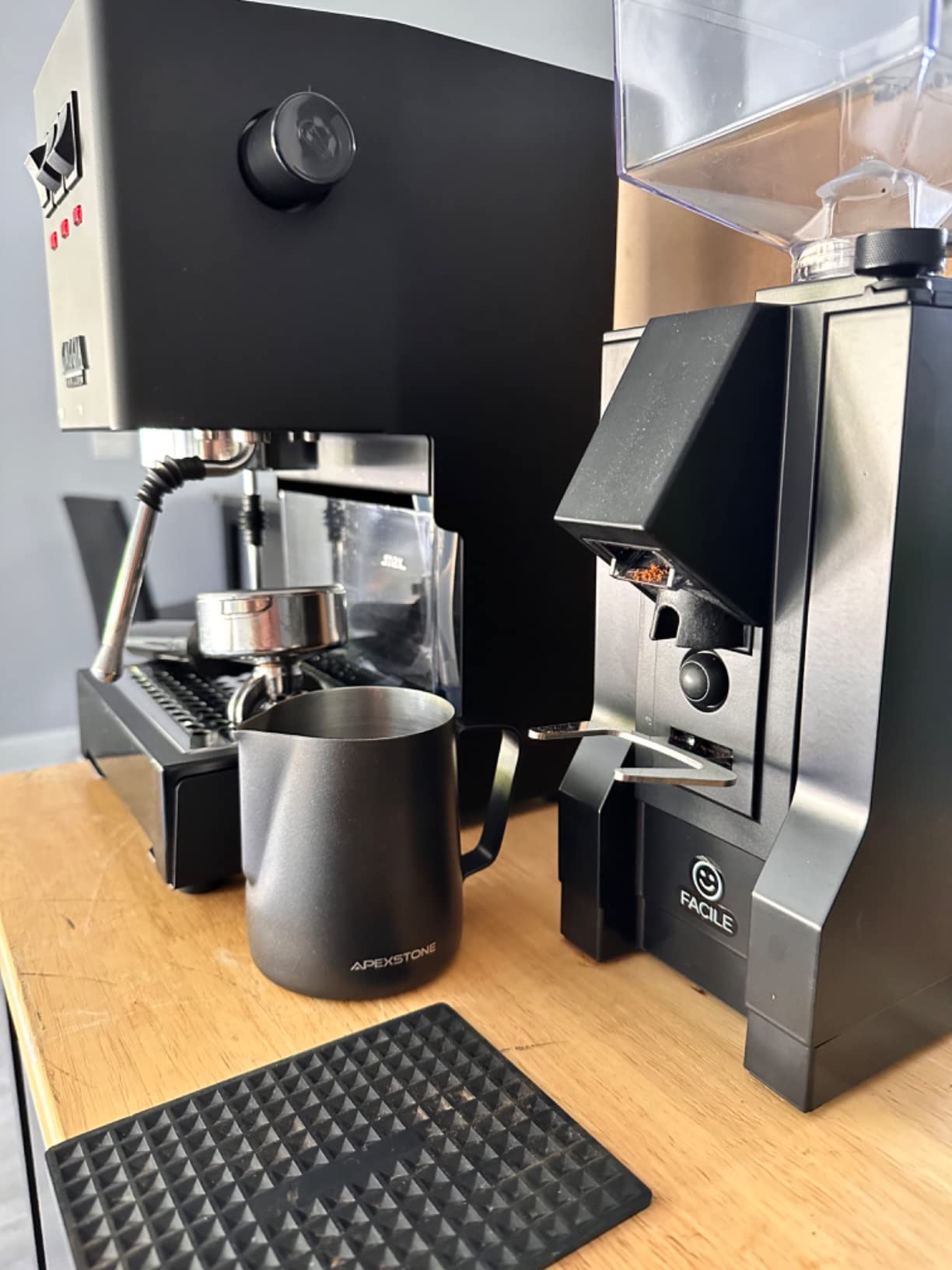 Apexstone 20 oz Black Espresso Steaming Pitcher, Espresso Milk Frothing Pitcher 20 oz Black, Coffee Milk Frothing Cup, Coffee Steaming Pitcher 20 oz/600 ml customer photo 2