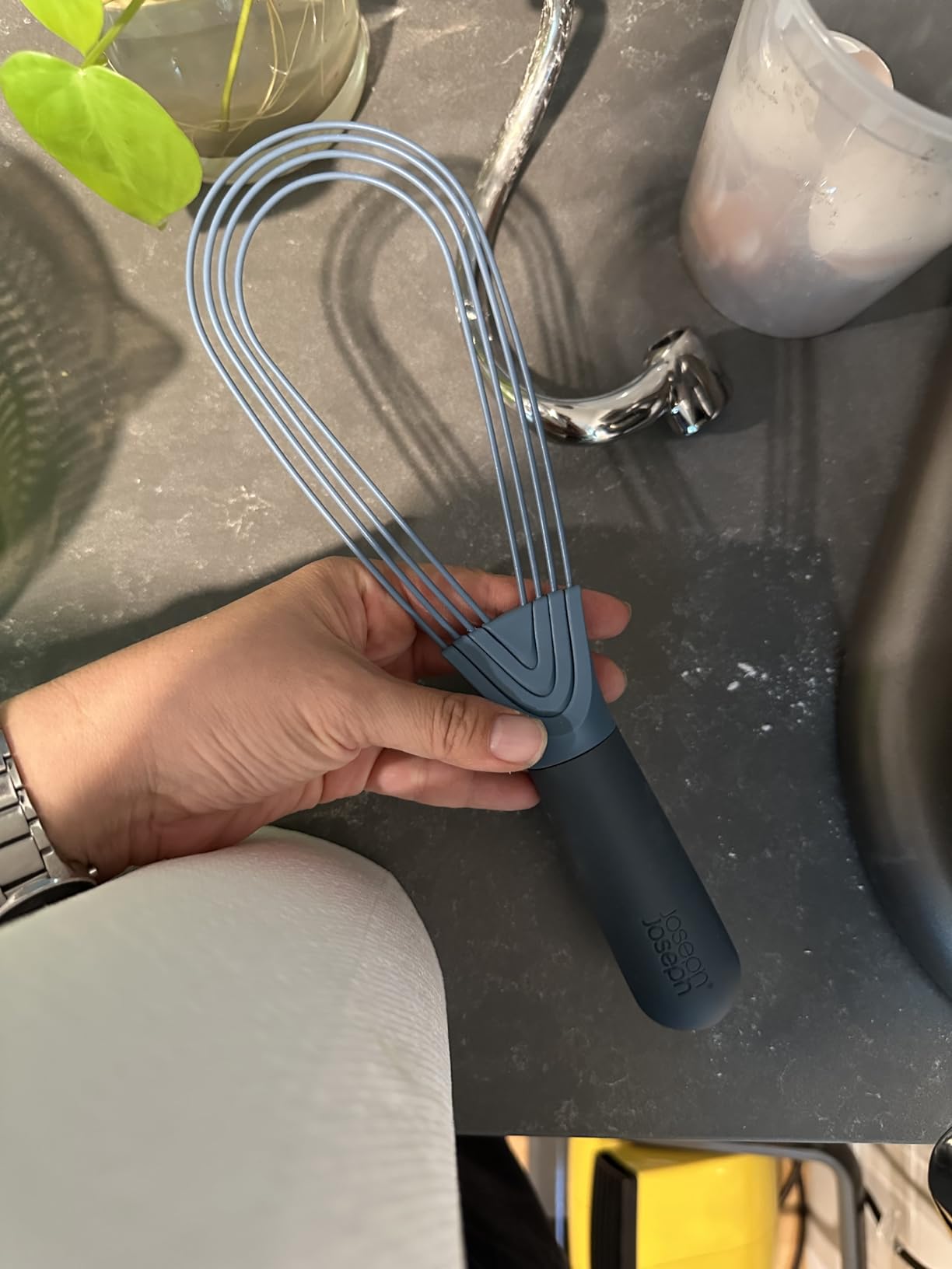 Joseph Joseph Twist Whisk 2-In-1 Collapsible Balloon and Flat Whisk Silicone Coated Steel Wire customer photo 2