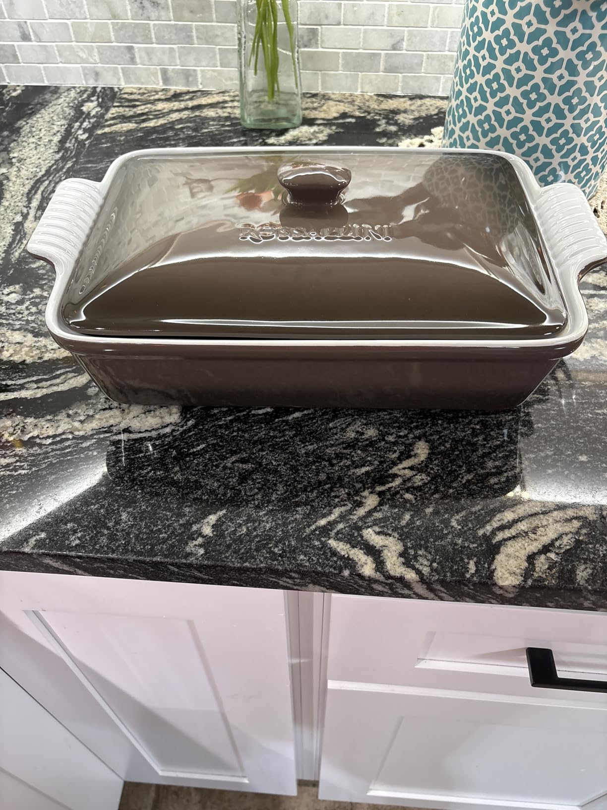 Stoneware Casserole Dish Bakeware Set with Lid, Covered Rectangular Dinnerware, Extra Large 4.23 Quart, 13 by 9 Inch, Verde Salvia [Sage Green] customer photo 1
