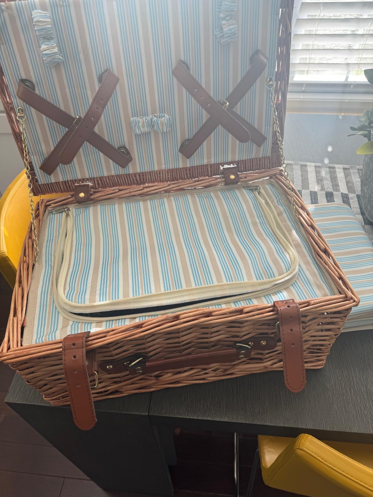 Picnic Basket Set for 2 Persons, Willow Hamper with Large Insulated Cooler Compartment, Waterproof Blanket and Cutlery Service Kit-Classical Brown customer photo 1
