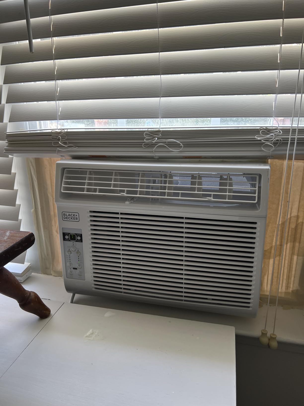 BLACK+DECKER Window Air Conditioner 10000 BTU, AC Window Unit Cools Up to 450 Square Feet, Window AC Unit with Remote Control, 3 Cooling Speeds and Fan Only Function, BD10WT6, White customer photo 1
