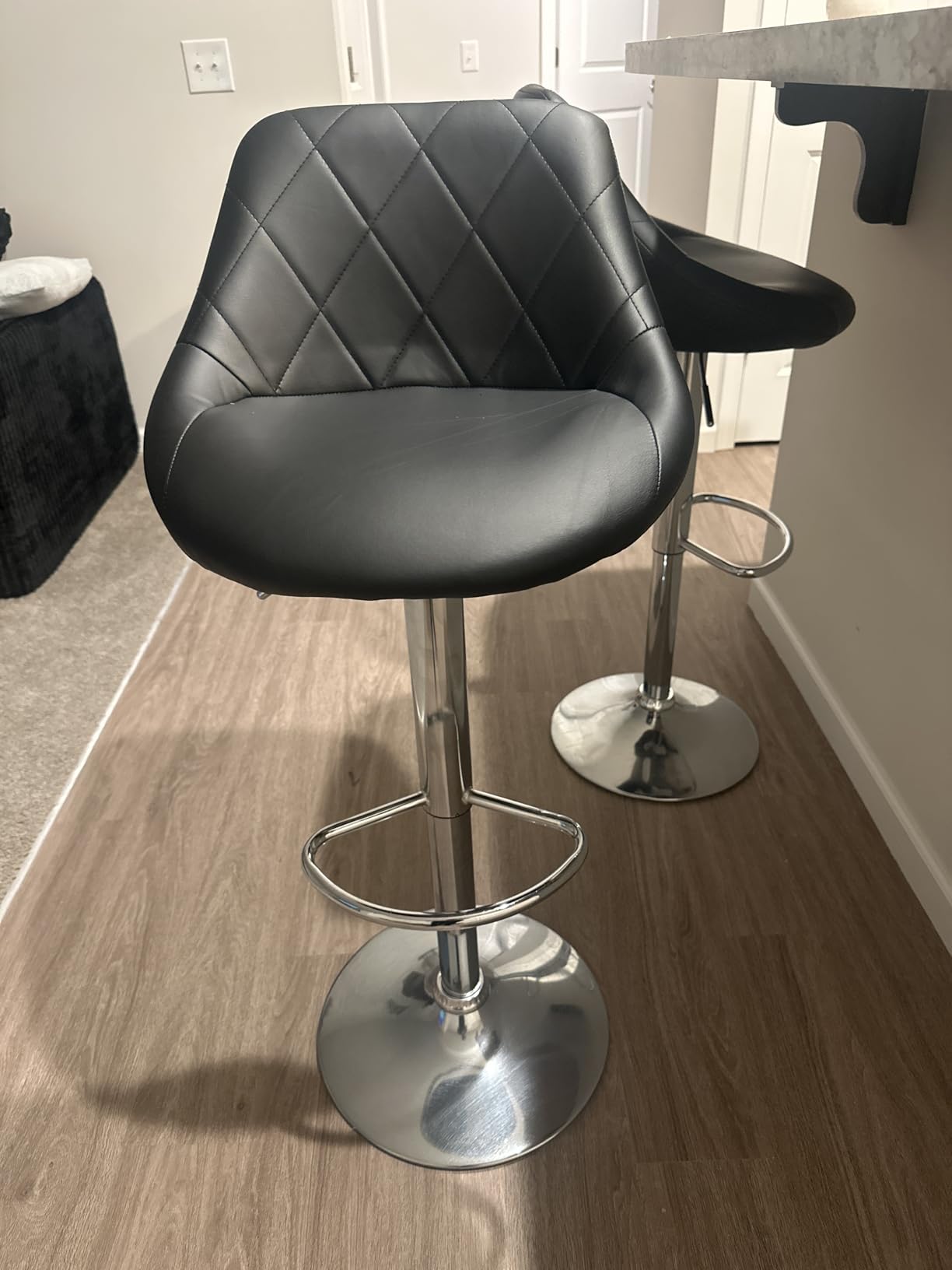 FDW Bar Stools Set of 2 Bar Stools Swivel Stool Height Adjustable Bar Chairs with Back PU Leather Swivel Bar Stool Kitchen Counter Stools Dining Chairs (Black) customer photo 1