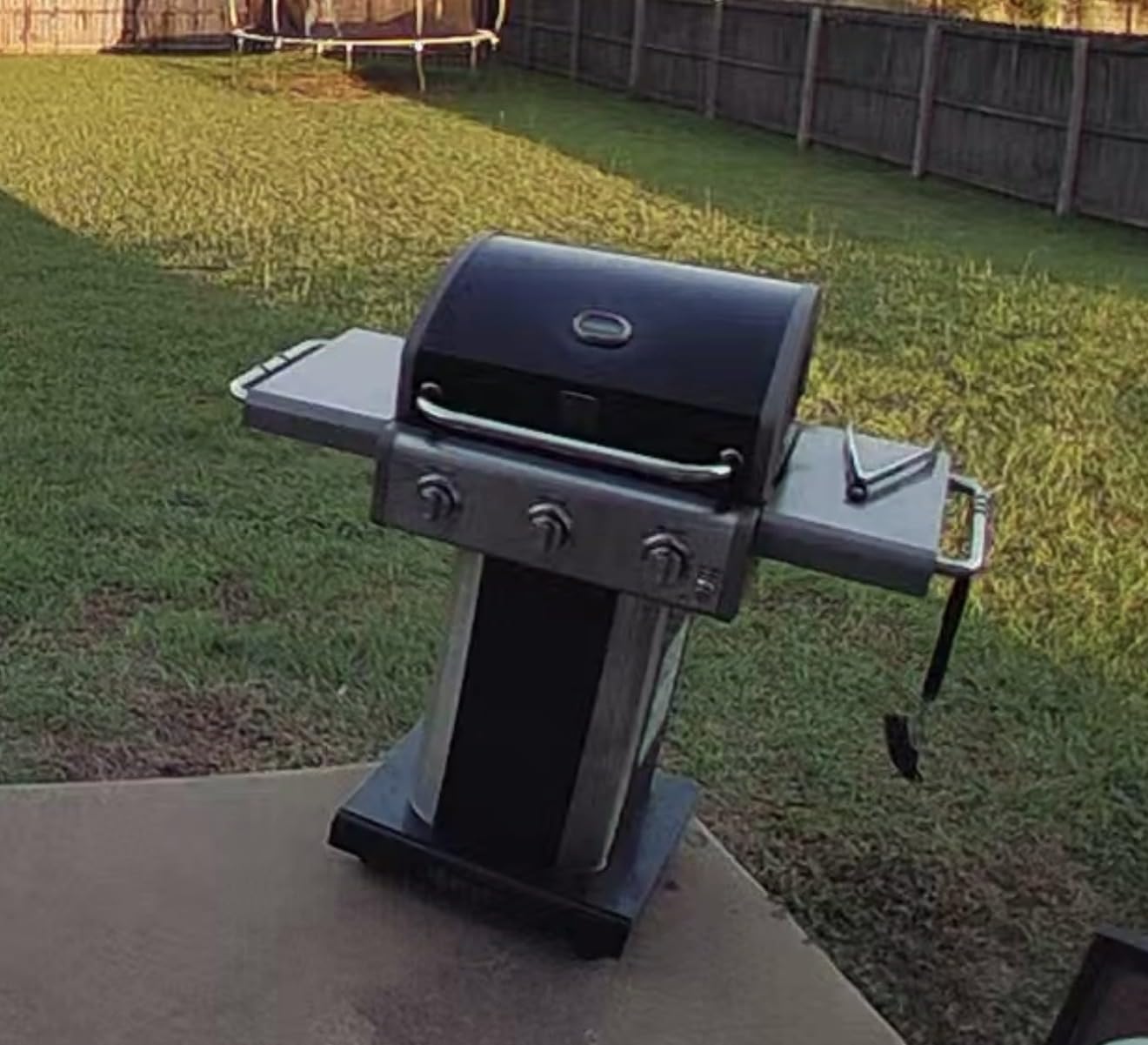 Kenmore 3-Burner Propane BBQ Grill, 30,000 BTUs Gas Grill with Cast Iron Cooking Grates, Folding Side Tables & Wheels, Outdoor Grill with Tool Hooks, Azure Blue customer photo 1