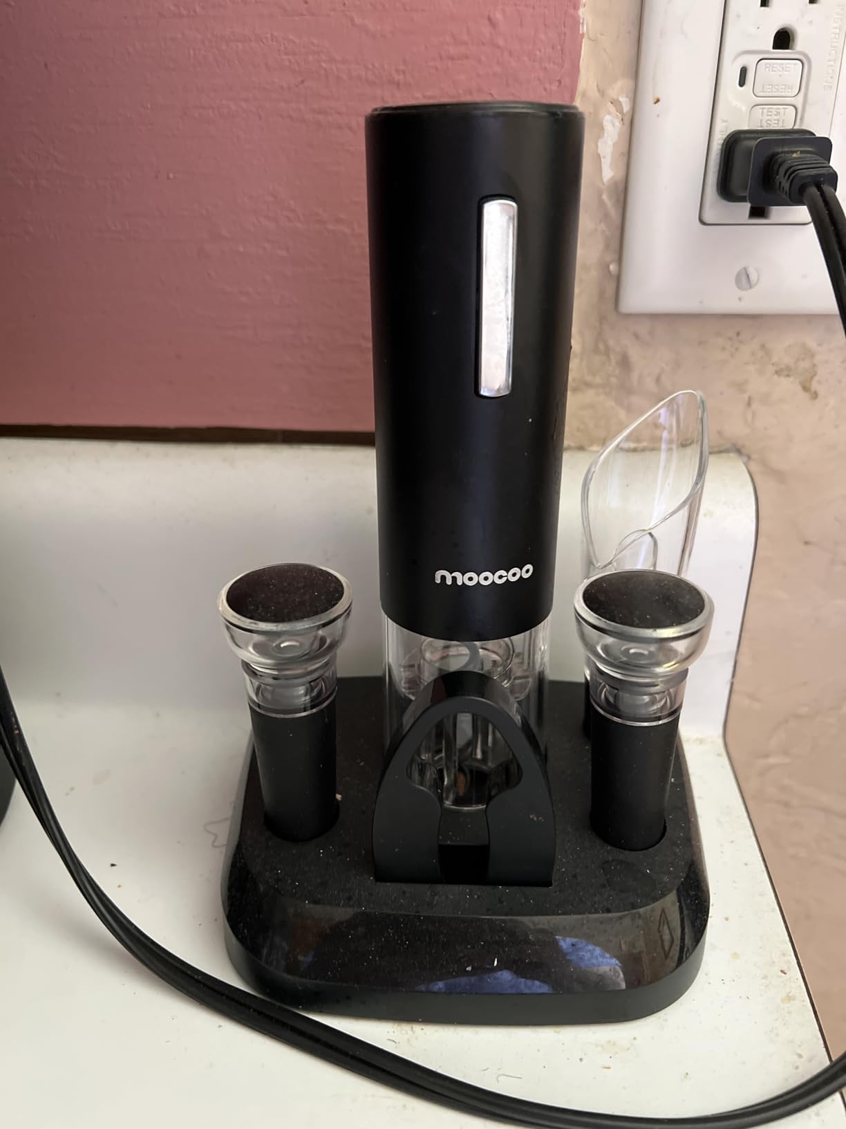 Electric Wine Opener with Charging Base, Cordless Electric Wine Bottle Opener with 2-in-1 Aerator & Pourer, Foil Cutter, 2 Vacuum Preservation Stoppers, Display Charging Station customer photo 1