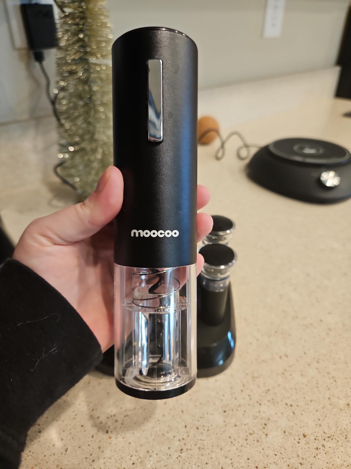 Electric Wine Opener with Charging Base, Cordless Electric Wine Bottle Opener with 2-in-1 Aerator & Pourer, Foil Cutter, 2 Vacuum Preservation Stoppers, Display Charging Station customer photo 2