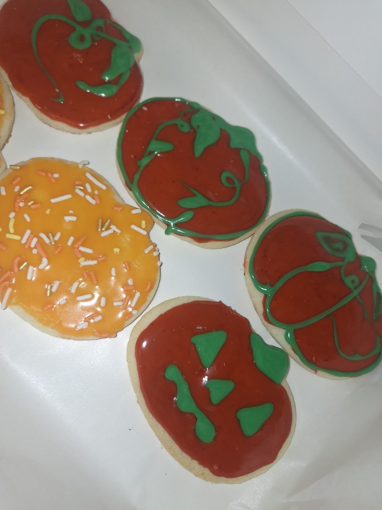Cookie Decorating Kit Supplies Including 2 Acrylic Cookie Turntable 6 Cookie Scribe Needle 4 Silicone Mesh Mats 6 Cookie Decoration Brushes 8 Rubber Feet Bumpers (Number A) customer photo 2
