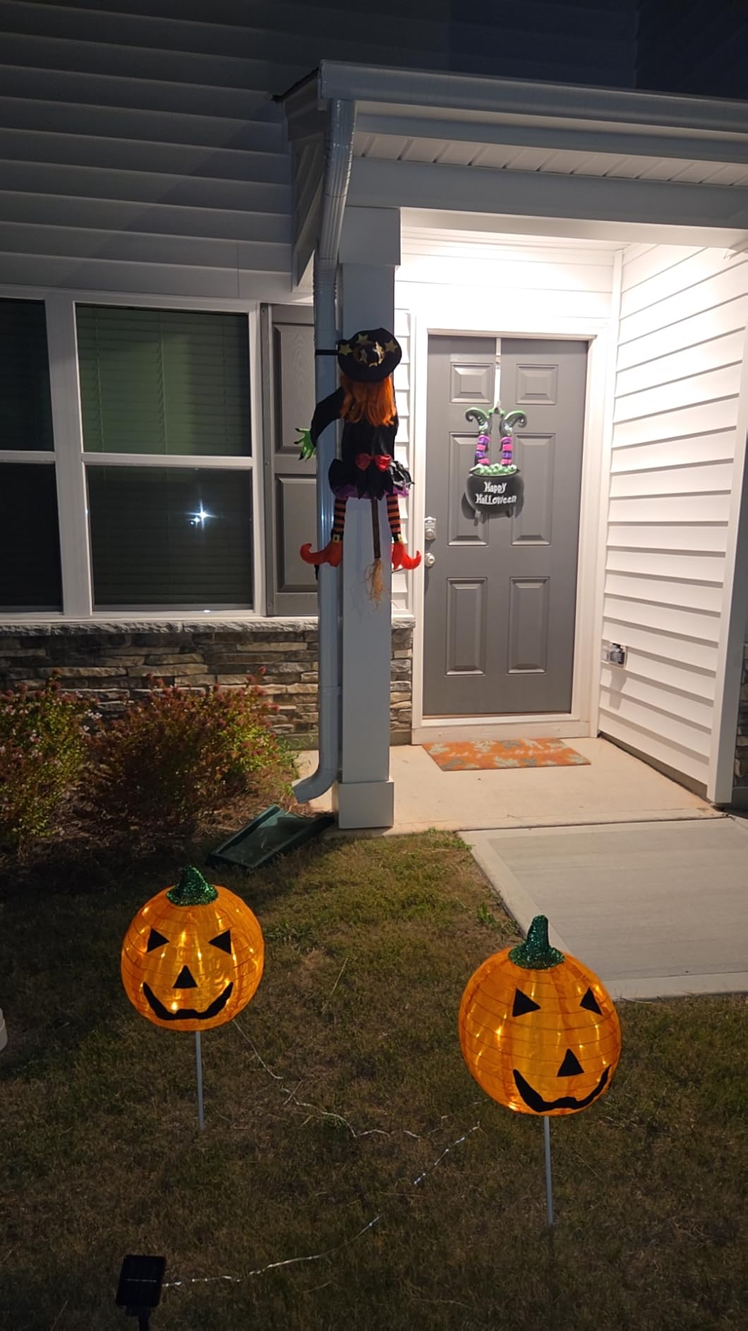 Halloween Decorations Outdoor Crashing Witch: 44'' Flying Crashed Witches Hanging into Tree - Halloween Decor for Yard Garden Porch customer photo 1