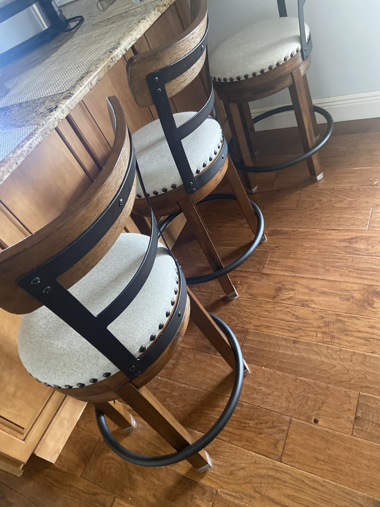 Signature Design by Ashley Caitbrook | Farmhouse Swivel 24