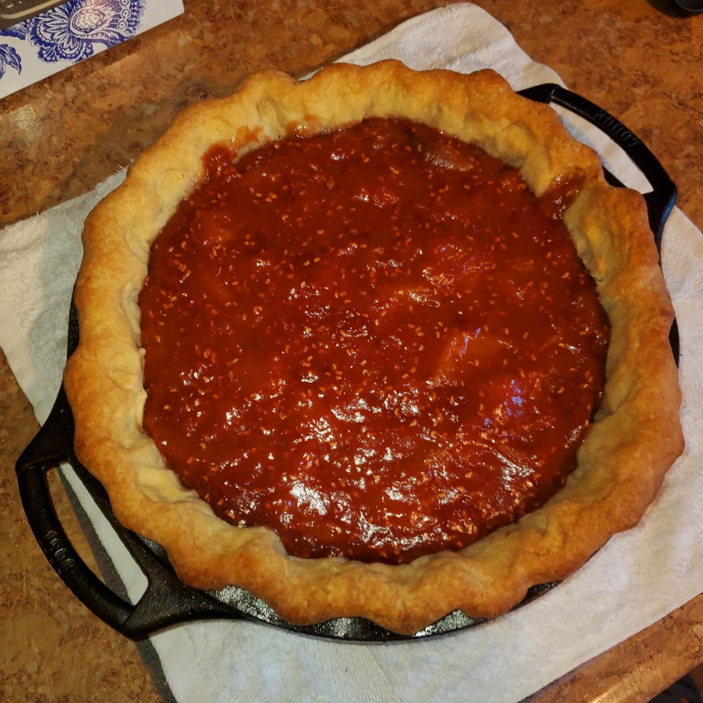 Lodge 9 Inch Cast Iron Pie Pan - PFAS-Free Pre-Seasoned Bakeware for Flaky Crusts, Deep Dish Pies, and Quiches - Dual Handle Design - Made in the USA customer photo 2