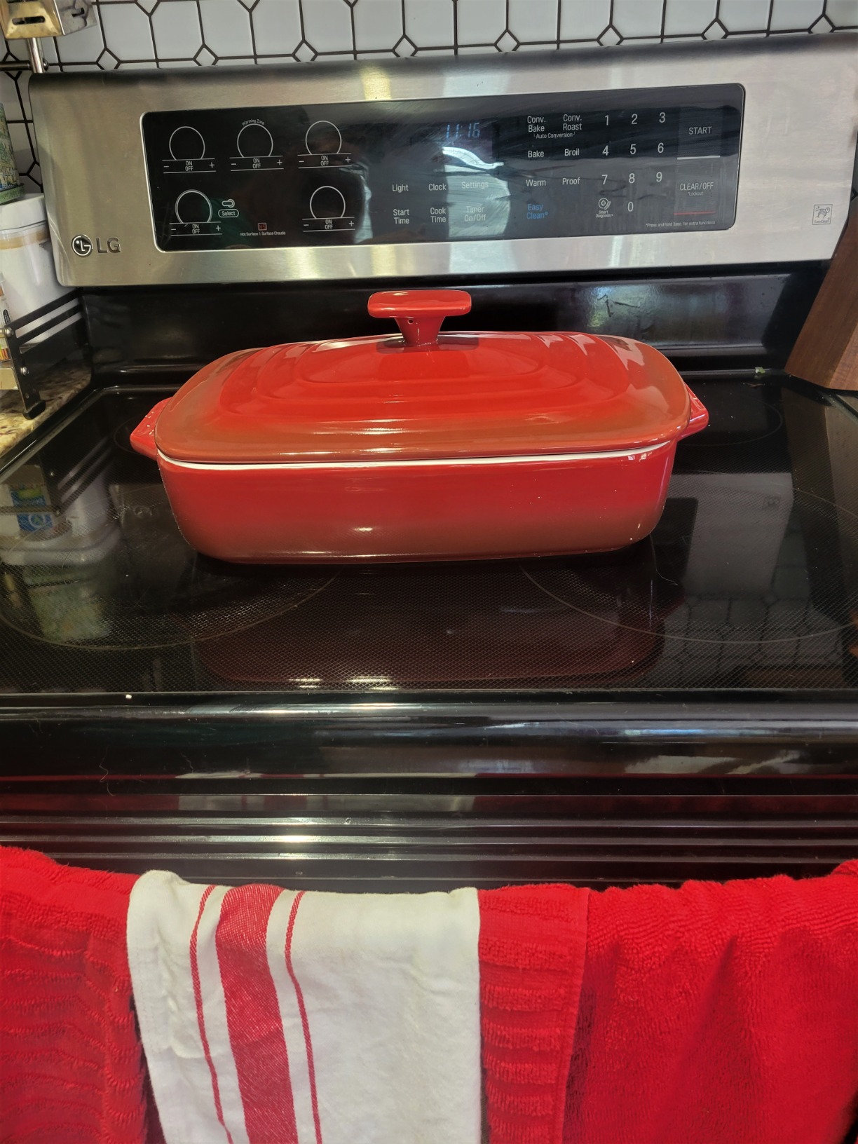Lareina Large Ceramic Casserole Dish with Lid, 4.0 Quart Covered Rectangular Stoneware Baking Dishes for Oven, Deep 9x13 Inch Lasagna Pans for Baking and Serving, Perfect for Christmas gifts, Red customer photo 2