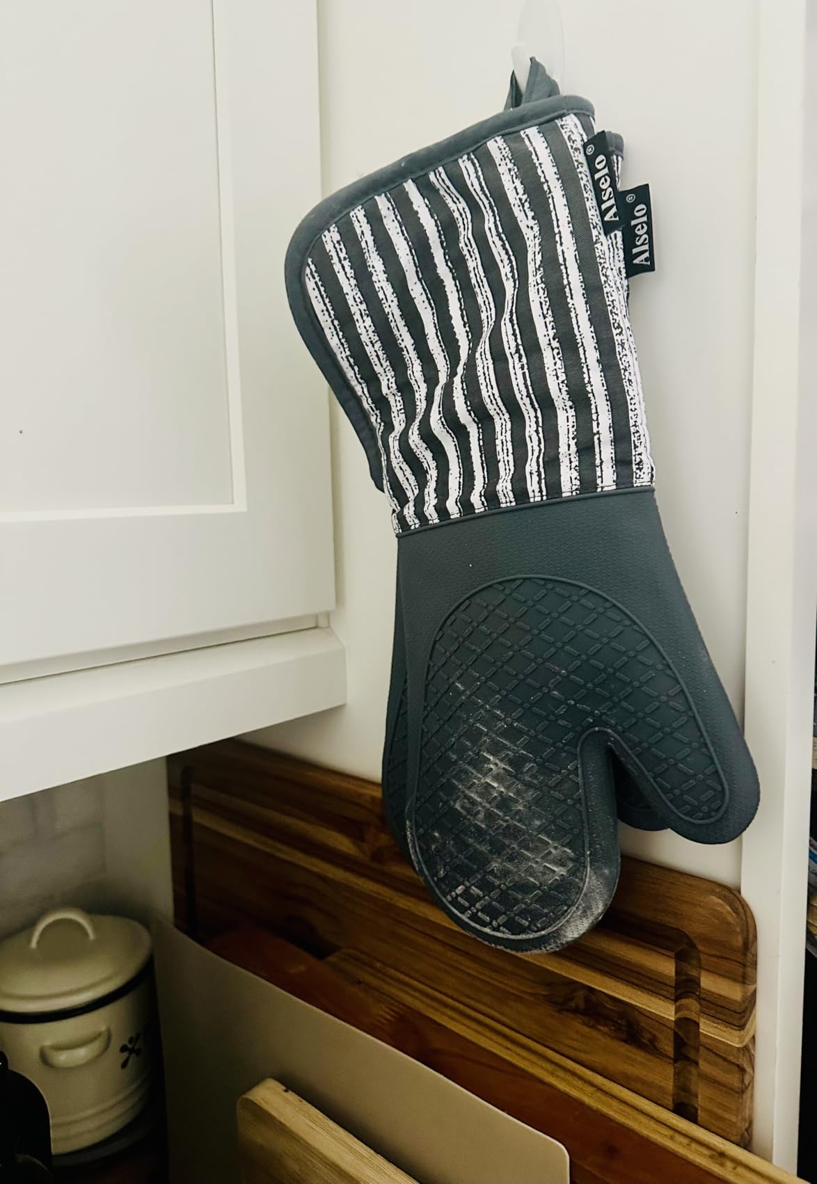 Silicone Oven Mitts Heat Resistant 932℉ with Waterproof & Non-Slip Kitchen Mittens, Set of 2 Extra Long Oven Gloves with Soft Cotton Terry Lining for Baking Cooking Barbecue customer photo 2