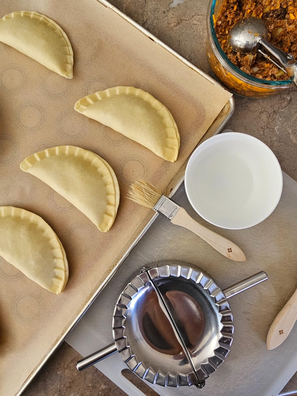 COTEY 6 Inch Empanda Press, Large Stainless Steel Dumpling Maker, 2-in-1 Dough Cutter/Dumpling Mold for Empanada, Dumpling, Ravioli, Pierogi & Hand Pie customer photo 2