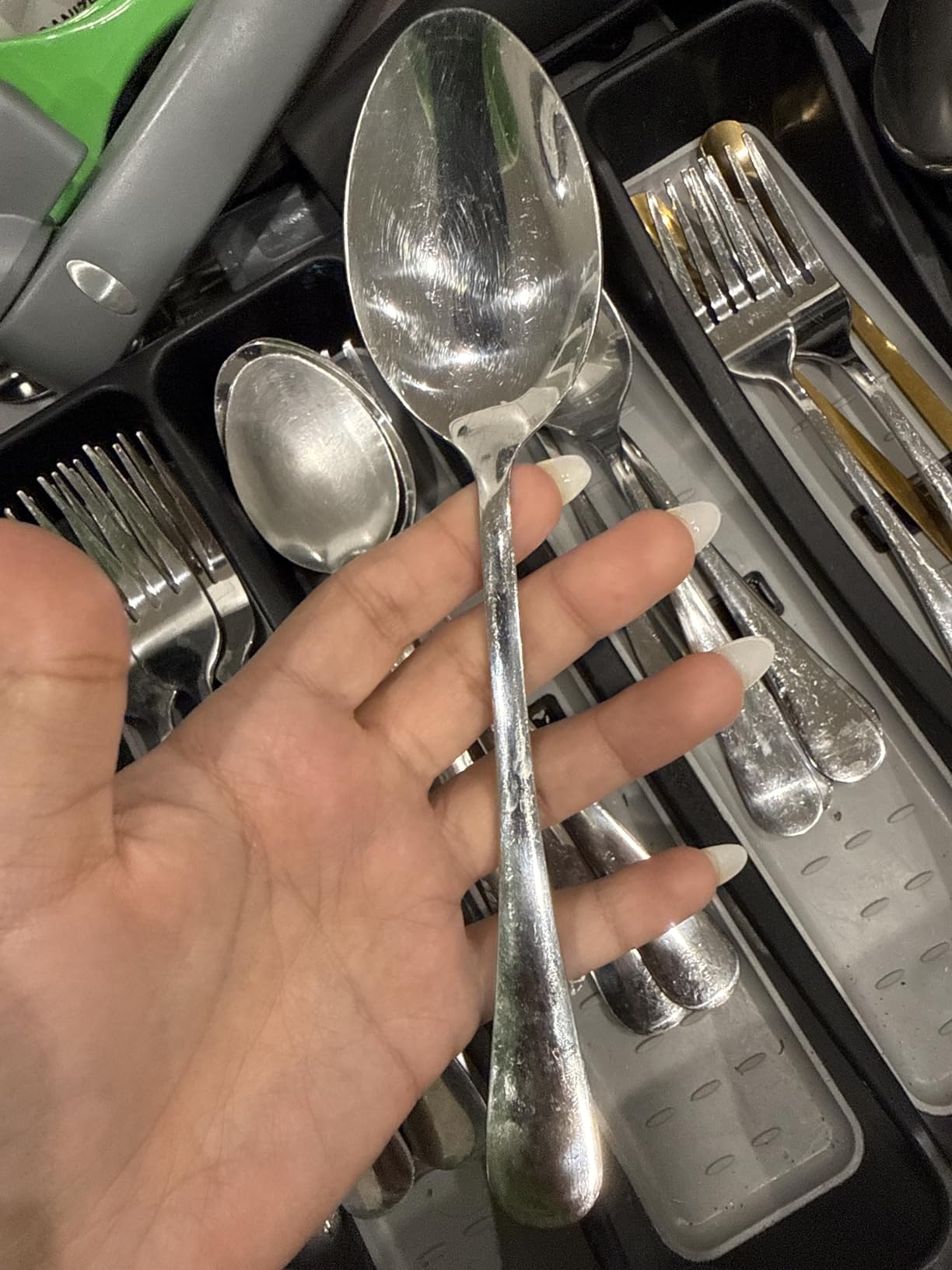 MUTNITT Silverware Set with Steak Knives Service for 4, Stainless Steel Flatware, Mirror Polished Cutlery Utensil Set for Home Kitchen Eating Tableware customer photo 2