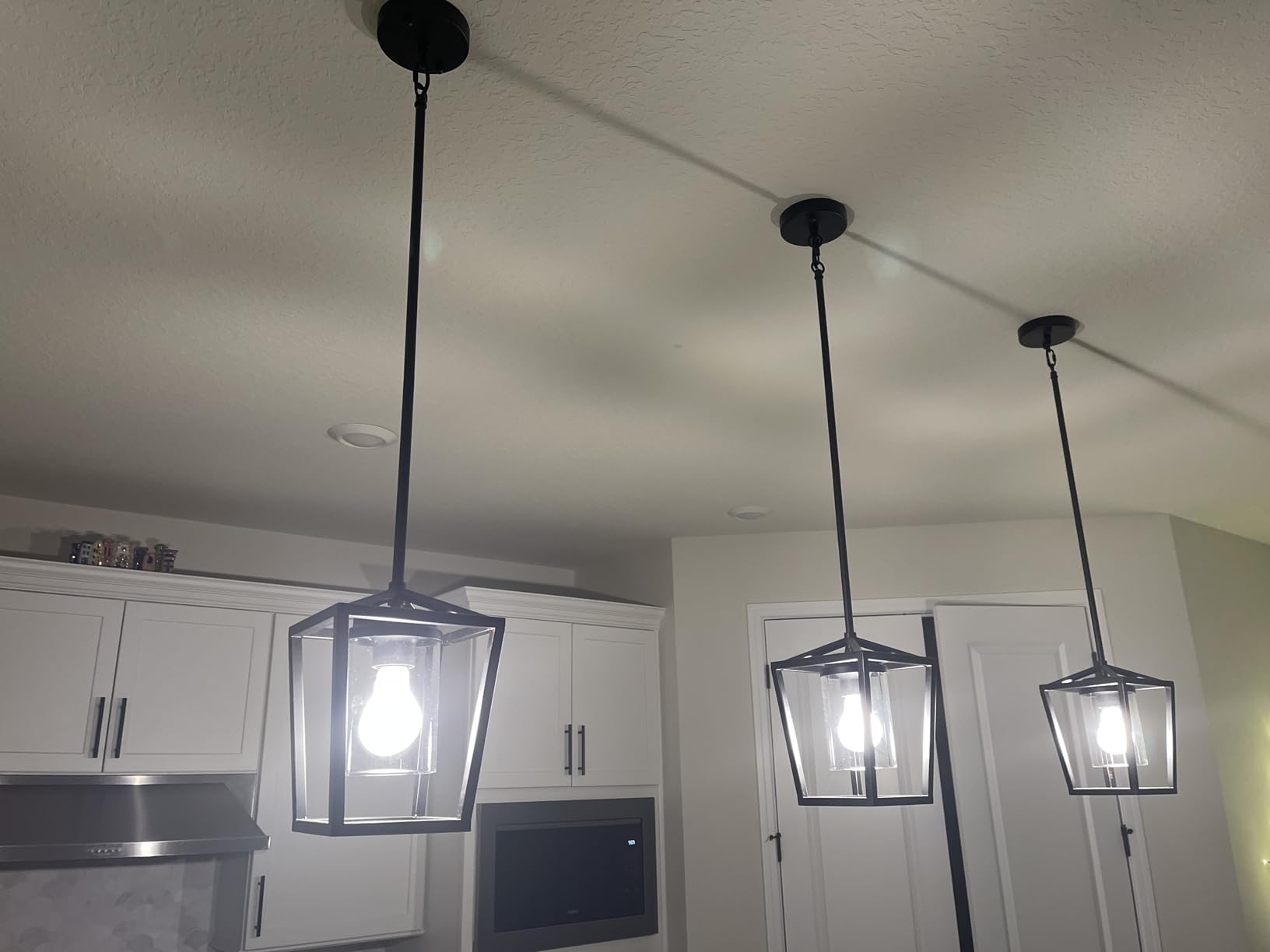 SGLfarmty Farmhouse Pendent Lights for Kitchen Island, Rustic Black and Wood Light Fixtures with Glass, Blown Pendant Lamps Over Table, Vintage Chain Hanging Light for Dining Room, Sink, Bar, 1 Pack customer photo 2