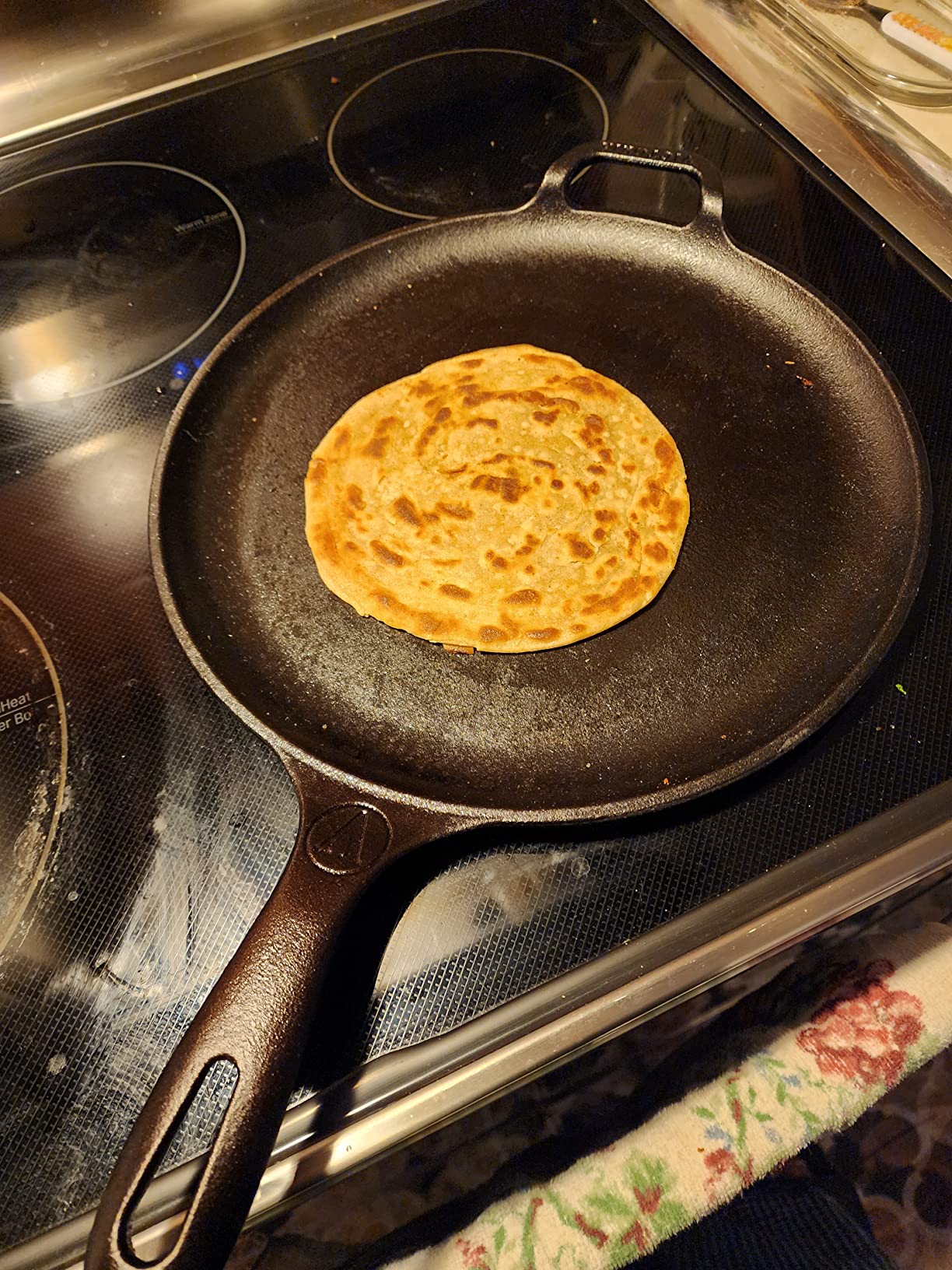 Victoria 10-Inch Cast Iron Comal Pizza Pan with 2 Side Handles Preseasoned customer photo 2