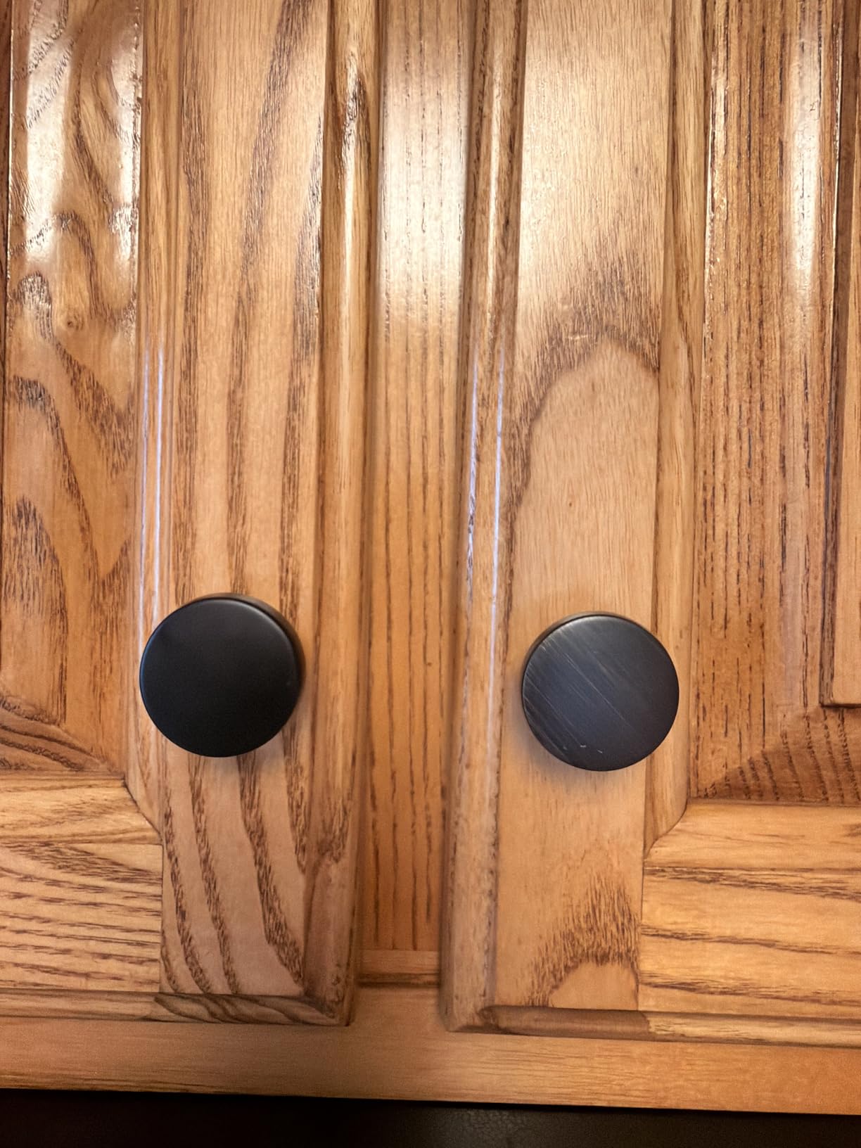 Ravinte 25 Pack Drawer Pulls 1-1/4 Inch Kitchen Cabinet Knobs Solid Round Dresser Drawer Knobs Matte Black Dresser Knobs Drawer Knobs Simple Cabinet Hardware for Cupboard Drawer Pulls customer photo 1
