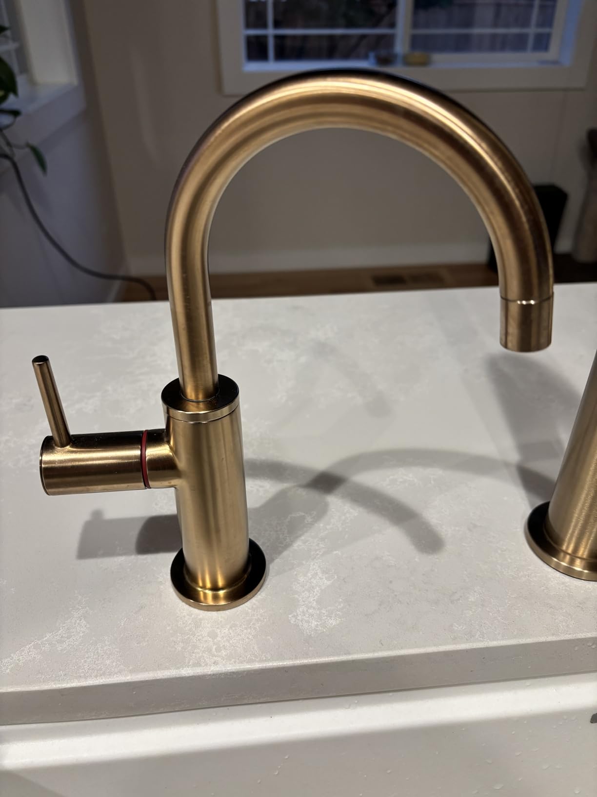 Delta Faucet Instant Hot Water Dispenser Faucet Gold, Instant Hot Water Tap, Hot Water Faucet, Champagne Bronze 1930LF-H-CZ (Tank and Filter Not Included) customer photo 1
