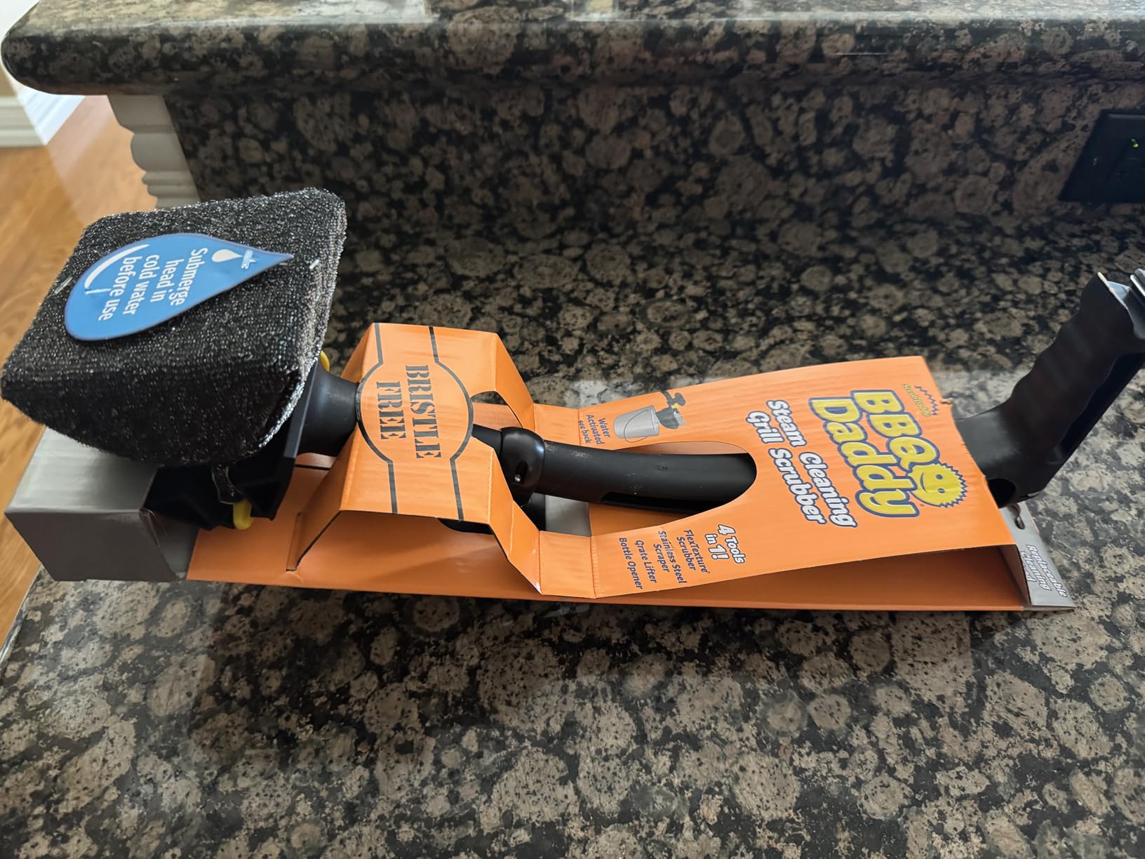 Scrub Daddy BBQ Daddy Grill Brush for Outdoor Grill - Bristle Free Grill Brush with Steel Grill Scraper + Scrub Brush - Temperature Controlled Scrubbing Power for Grill Cleaning (1 Count) customer photo 2