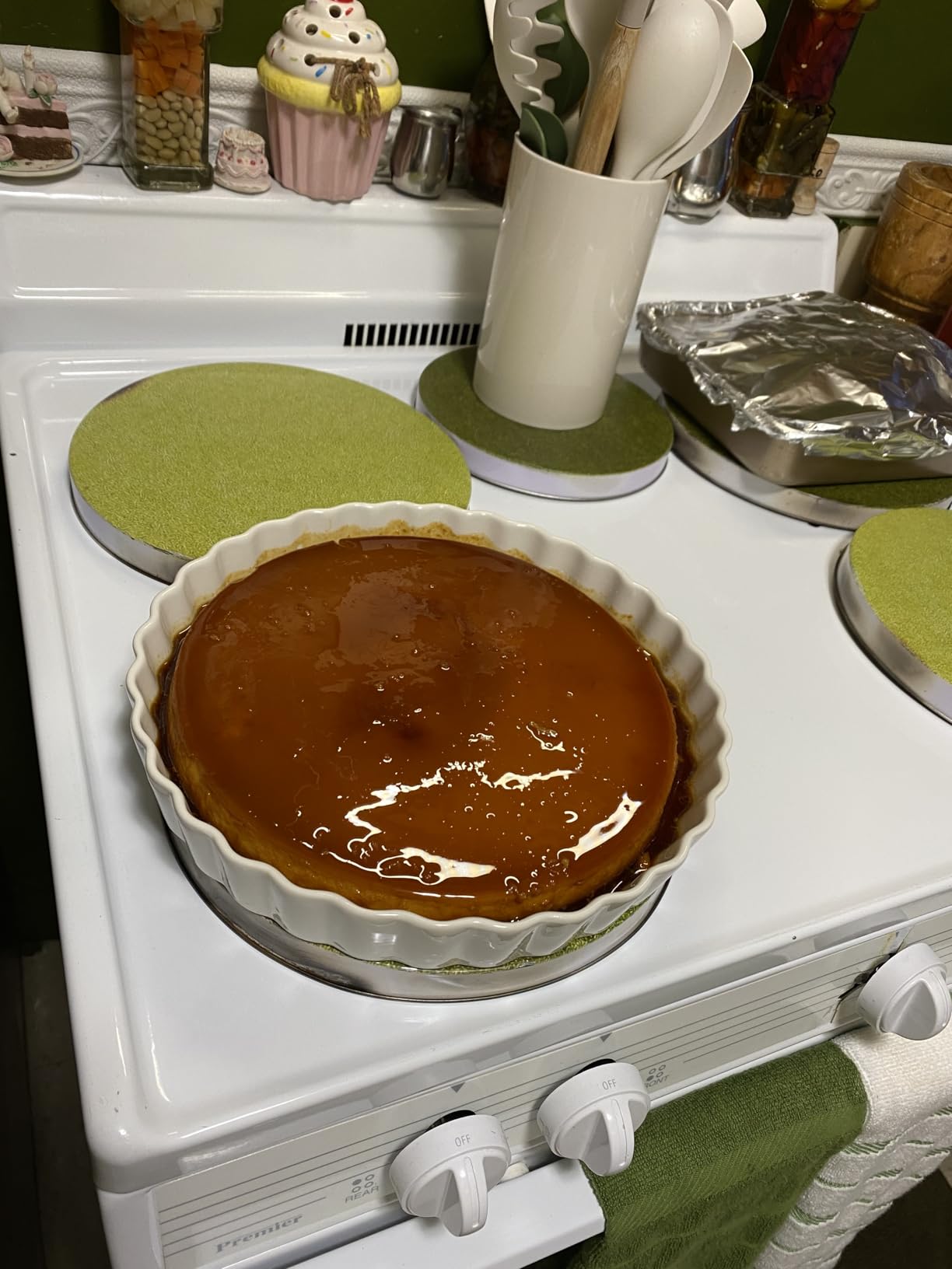 LOVECASA Porcelain Quiche Baking Dish, 10 Inch Reusable Pie Pan Quiche Pan, Non-Stick Round Pie Dish, Tart Pan with Ruffled Edge, Pie Pan for Pies | Microwave, Dishwasher, and Oven Safe (White) customer photo 2
