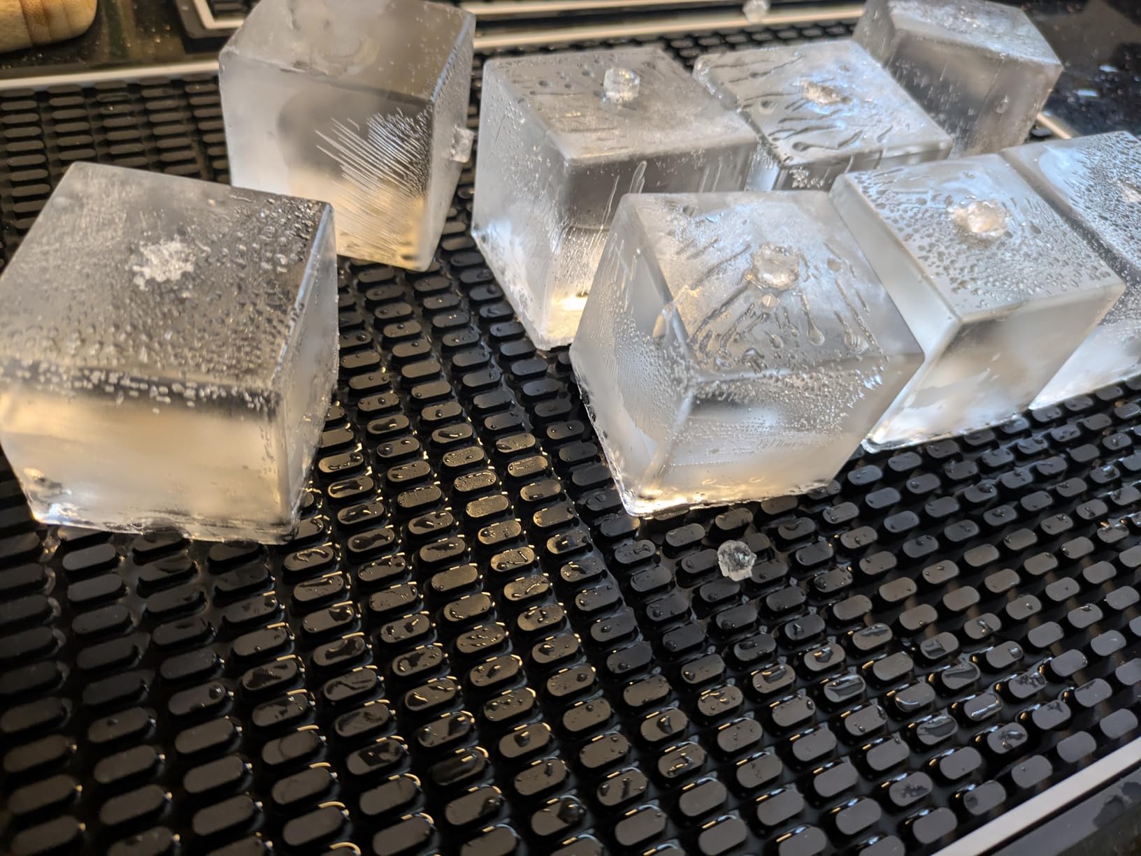 TINANA Upgrade 2 Inch Clear Ice Cube Tray Make 8 Large Square Crystal Clear Ice Cube Maker for Cocktail, Whiskey & Bourbon Drinks, Gifts for Men customer photo 1