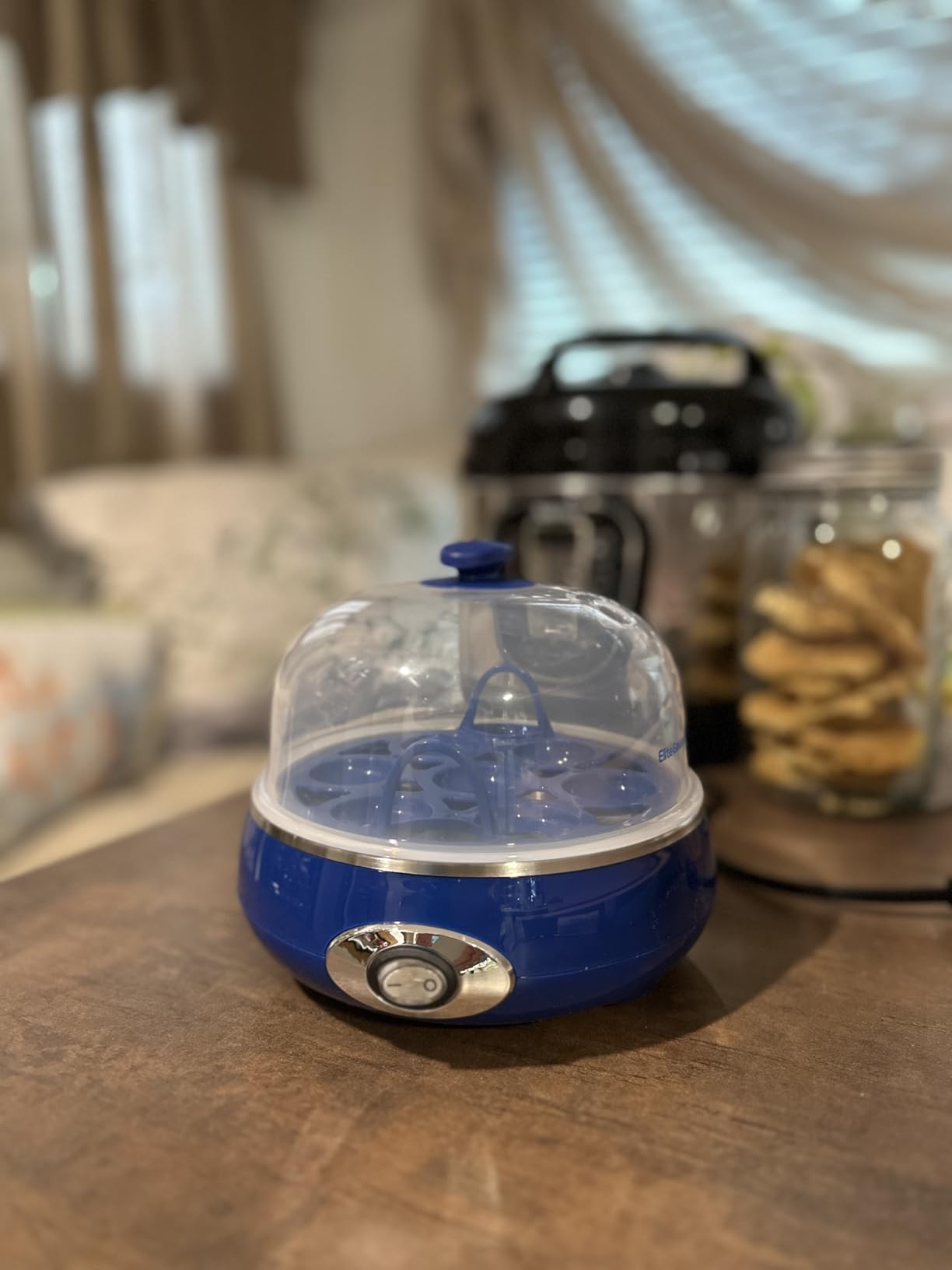 Elite Gourmet EGC007CHC# Rapid Egg Cooker, 7 Easy-To-Peel, Hard, Medium, Soft Boiled Eggs, Poacher, Omelet Maker, Auto Shut-Off, Alarm, 16-Recipe Booklet, Charcoal Grey customer photo 1
