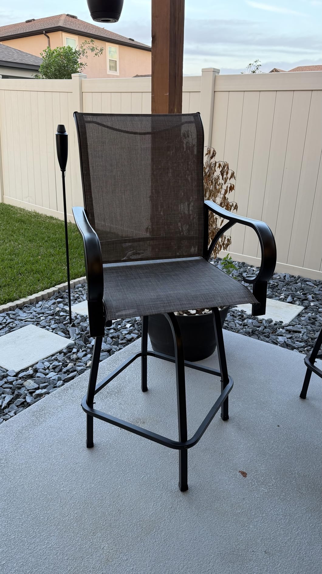MFSTUDIO Outdoor Bar Stools Set of 4, Swivel Bar Height Patio Chairs Outdoor Barstools High Top Patio Swivel Bar Chairs, Breathable Textilene customer photo 2