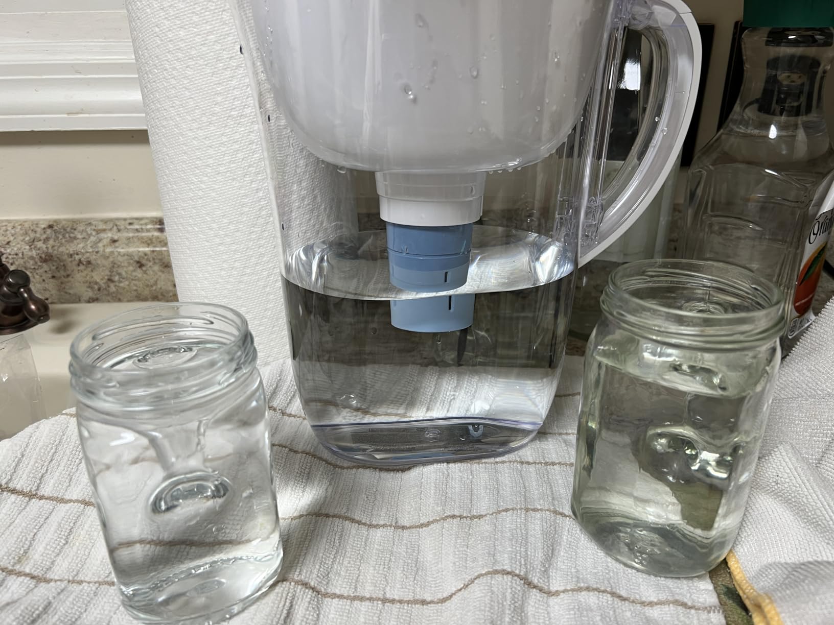 Brita Water Pitcher, Everyday Elite Filter, Removes 99% of Lead, Includes 1 Filter, 10-Cup Capacity, White customer photo 1