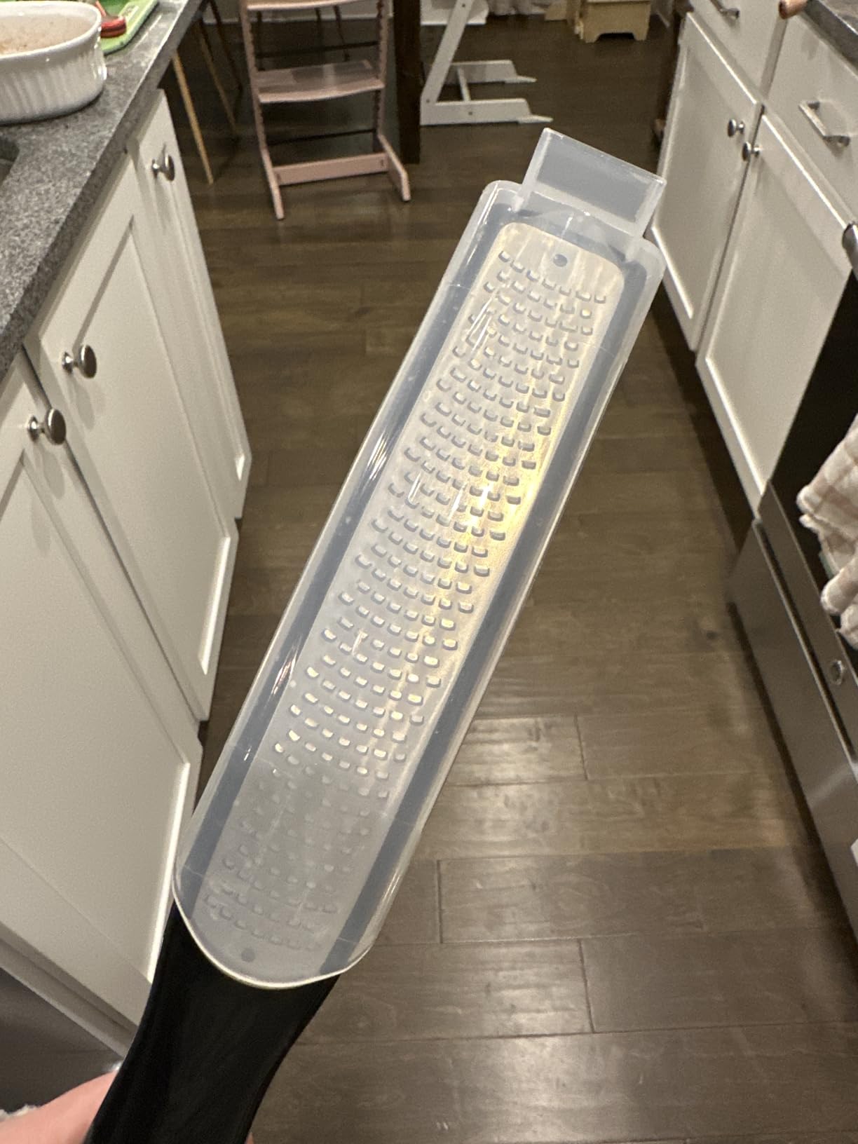 Spring Chef Premium Lemon Zester Grater with Handle - Fruits, Garlic, Chocolate, Nutmeg, Ginger Grater - Heavy Duty Kitchen Tool - Stainless Steel Citrus Zester with Blade Cover - Fine Shred, Black customer photo 1