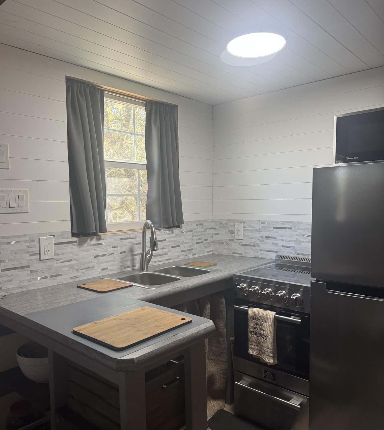 AULIGET 20 Sheets Faux Stone Peel and Stick Backsplash, White Marble Look PVC Wall Tiles Stick on Backsplash for Kitchen customer photo 1
