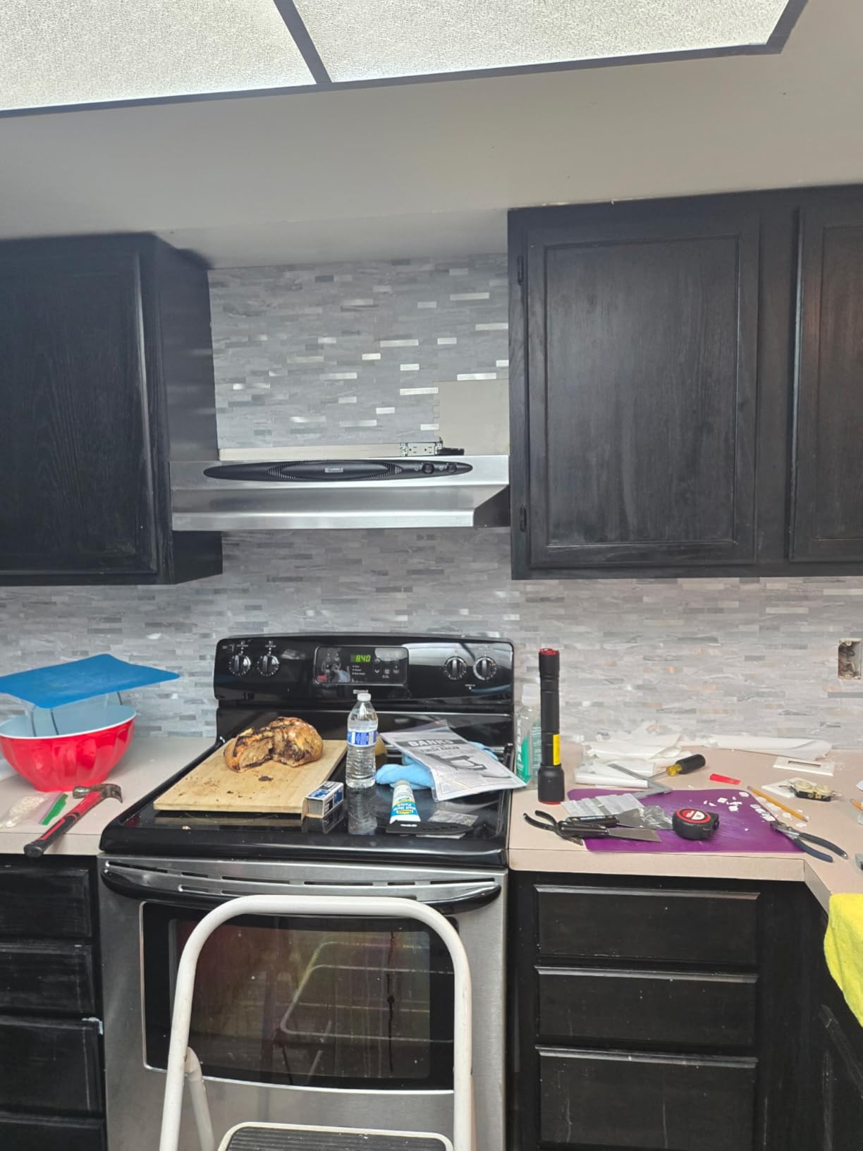 AULIGET 20 Sheets Faux Stone Peel and Stick Backsplash, White Marble Look PVC Wall Tiles Stick on Backsplash for Kitchen customer photo 2