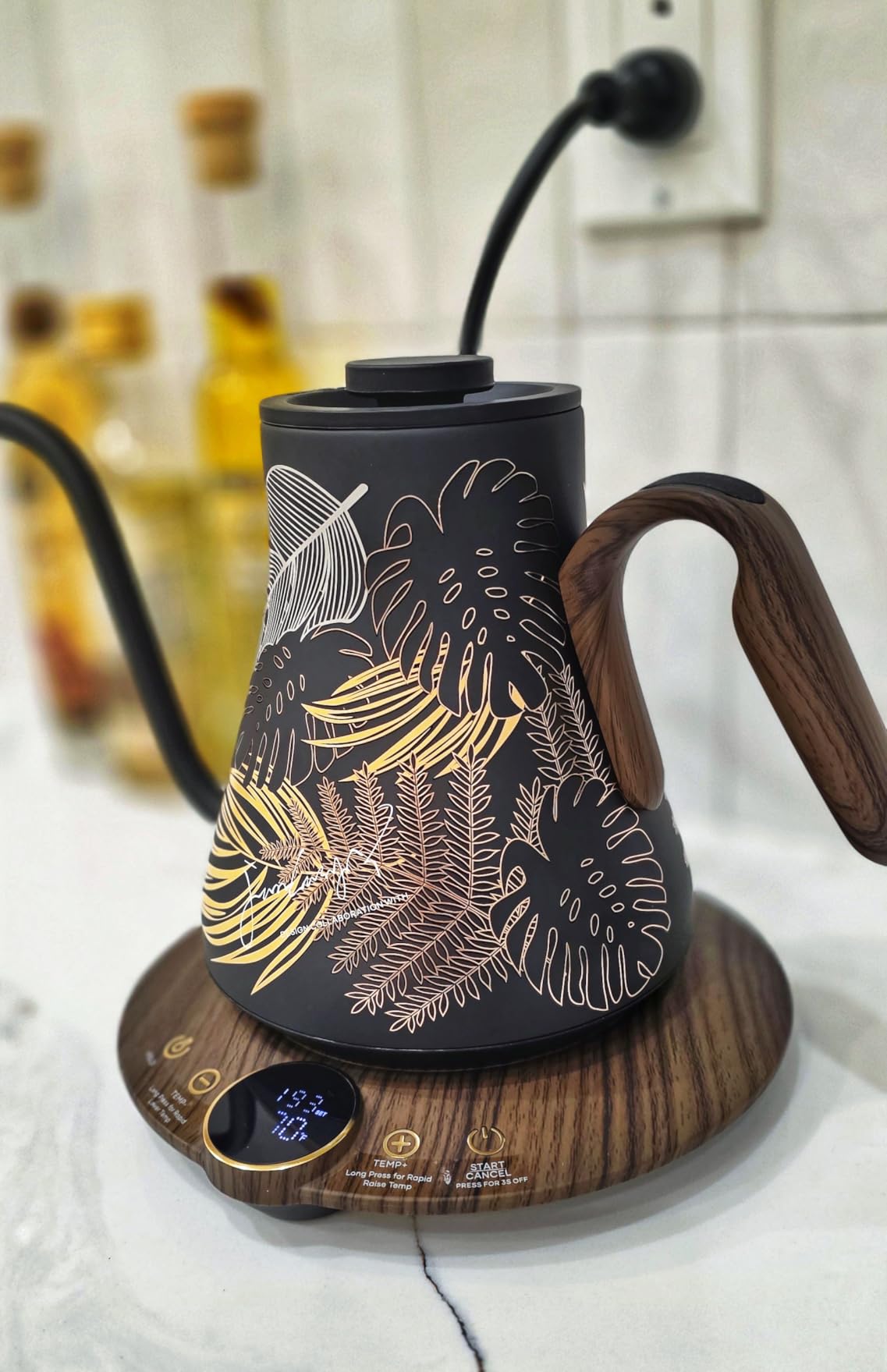 Gooseneck Electric Kettle with ±1℉ Temperature Control for Pour Over Coffee & Tea, Quick Heating, BPA-Free Stainless Steel, Built-in Brew Timer, 1500W/0.9L (Ebony Black) customer photo 1