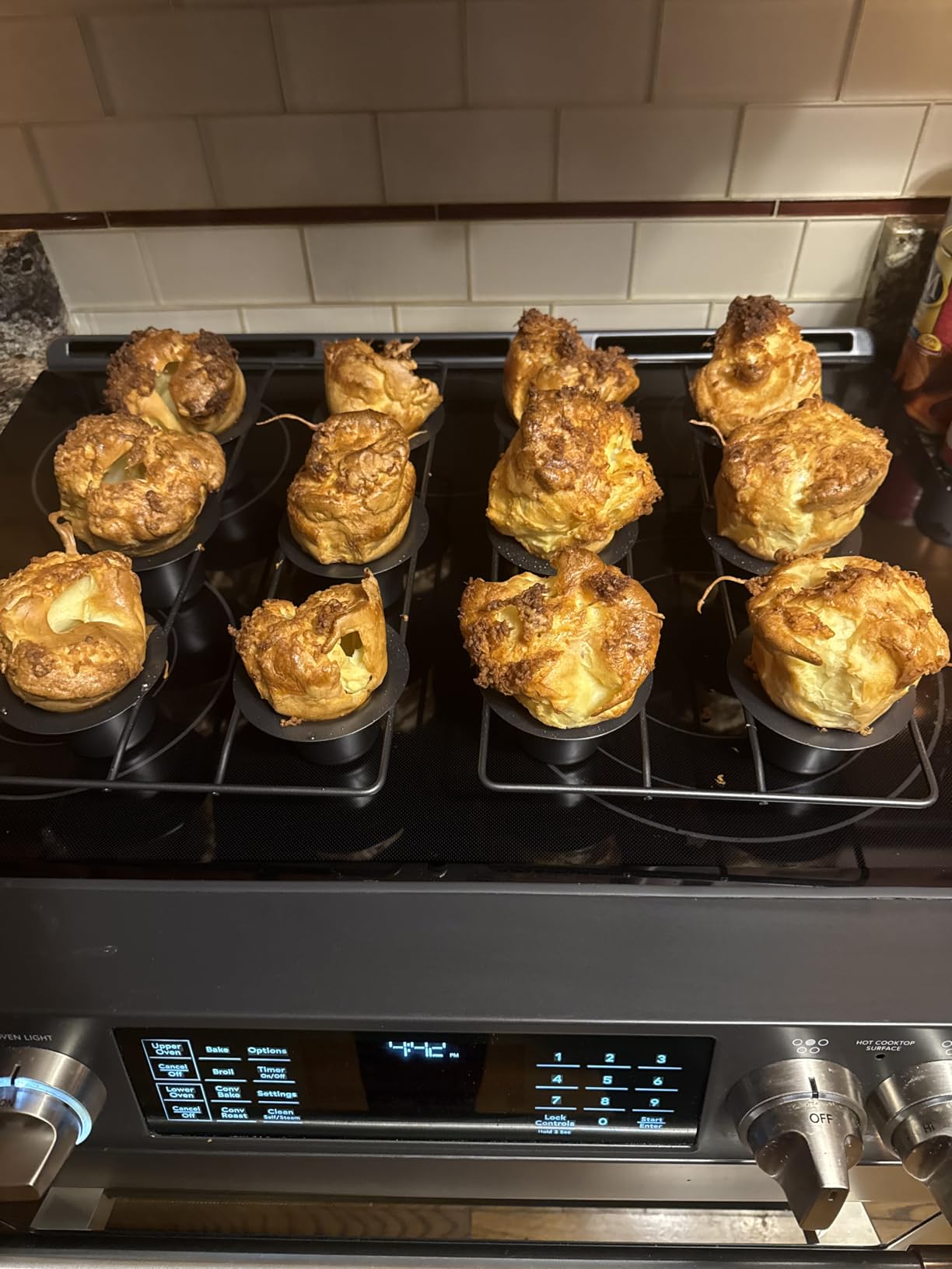 Shellwei 2 Pcs 12 Cups Nonstick Popover Pan Muffin Cupcake Pan Pudding Bakeware for Oven Baking, Frittatas, Muffins, Quiches, Pudding Cakes customer photo 1