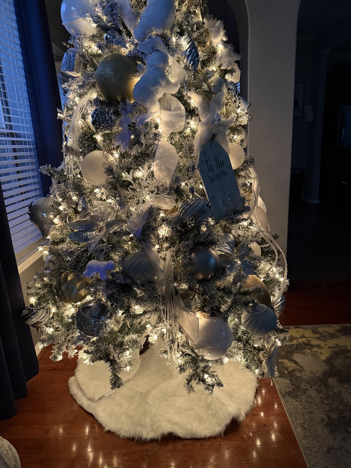 Best Choice Products Pre-Lit Artificial Christmas Tree, 4.5ft Snow Flocked Design Pine Tree, Full Appearance Snowy w/Easy Assembly, Metal Stand customer photo 1