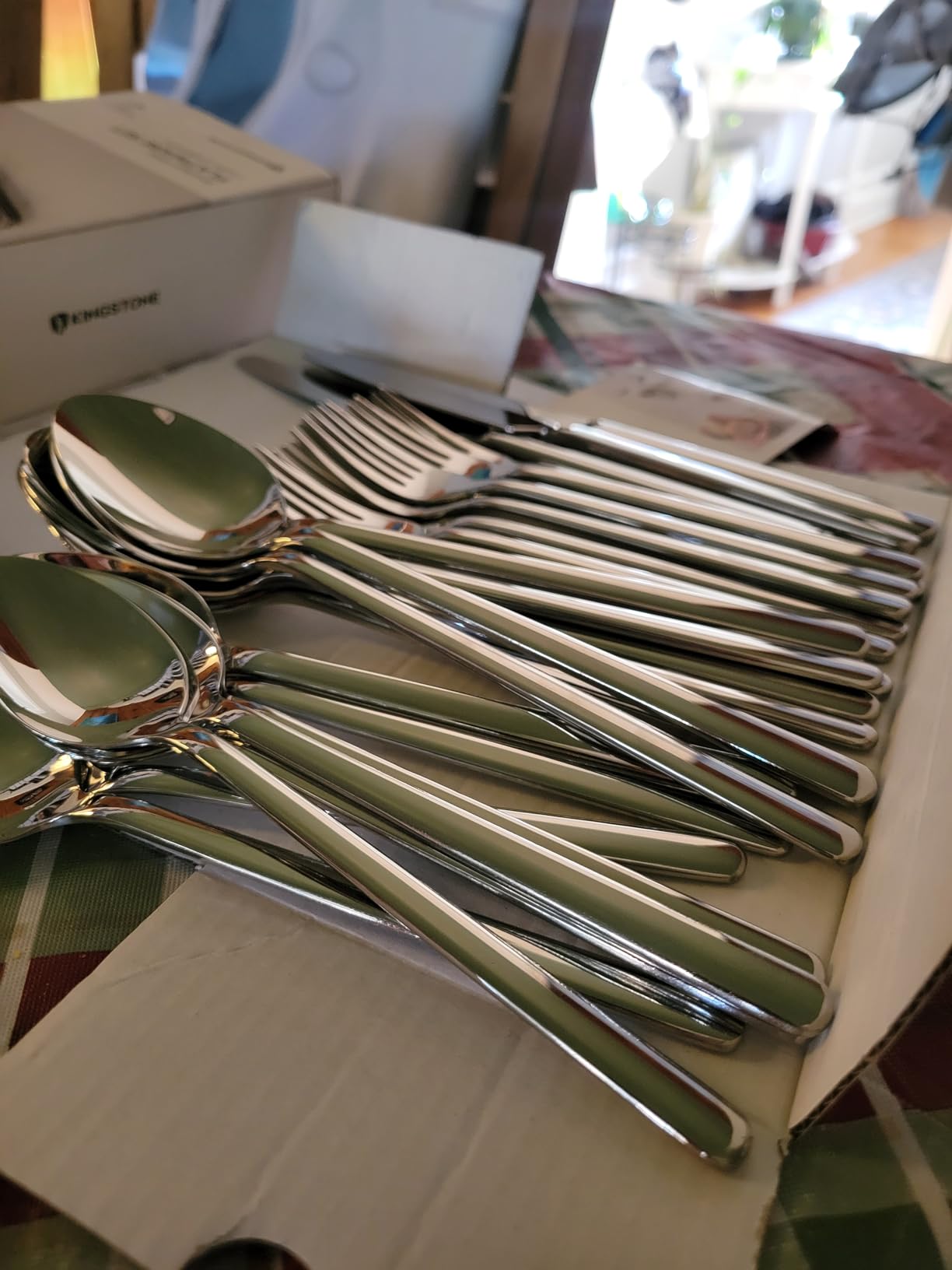 KINGSTONE 40 Piece Silverware Set, Flatware Set for 8, 18/10 Stainless Steel Cutlery Set Mirror Polished Modern Design Dishwasher Safe customer photo 2