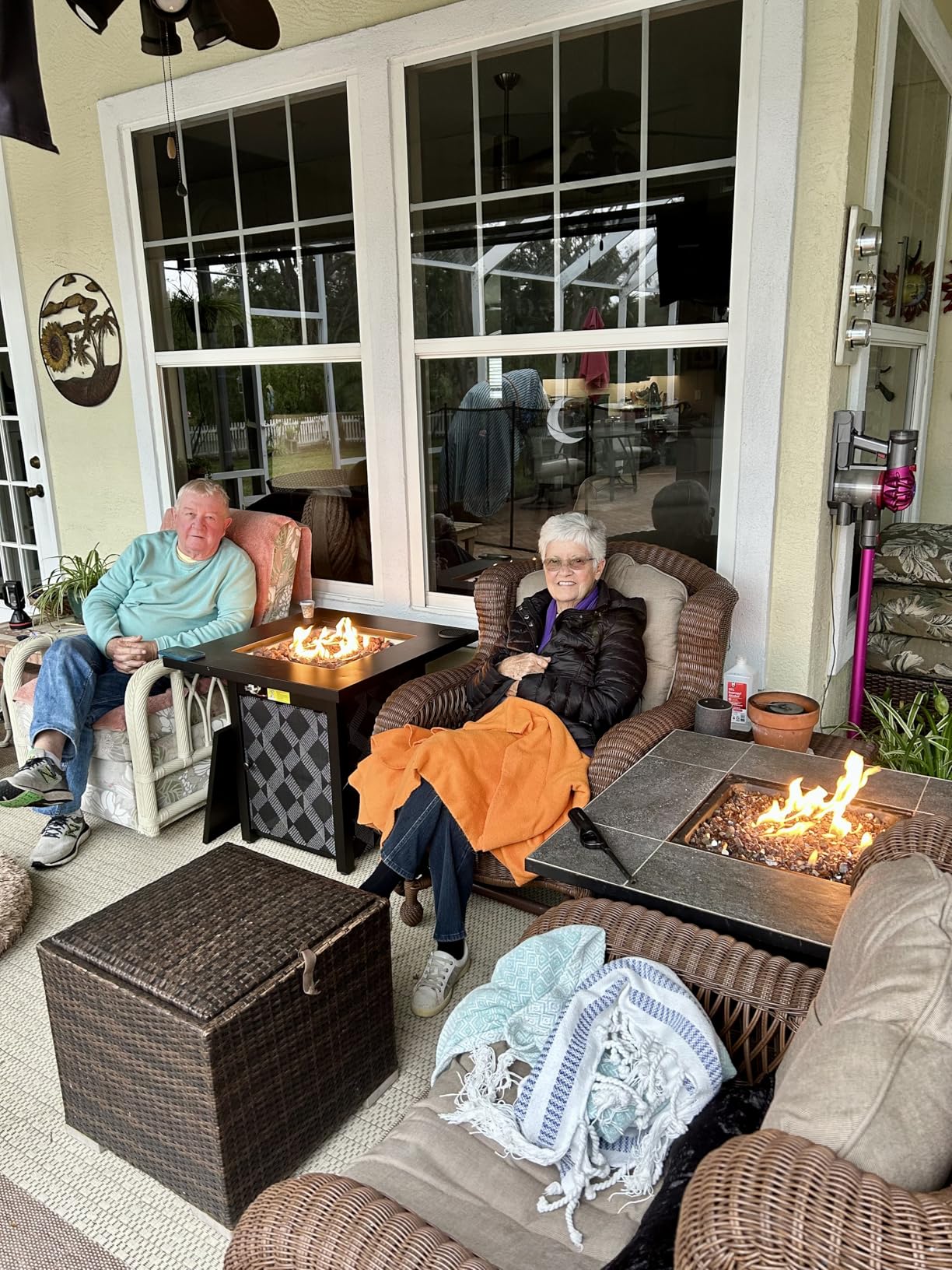 Ciays 42 Inch Gas Fire Pit Table, 60,000 BTU Propane Fire Pits for Outside with Steel Lid and Lava Rock, 2 in 1 Fire Pit Table Gatherings Parties on Patio Deck Garden, CSA-Listed, Black,CIFPT5B customer photo 1