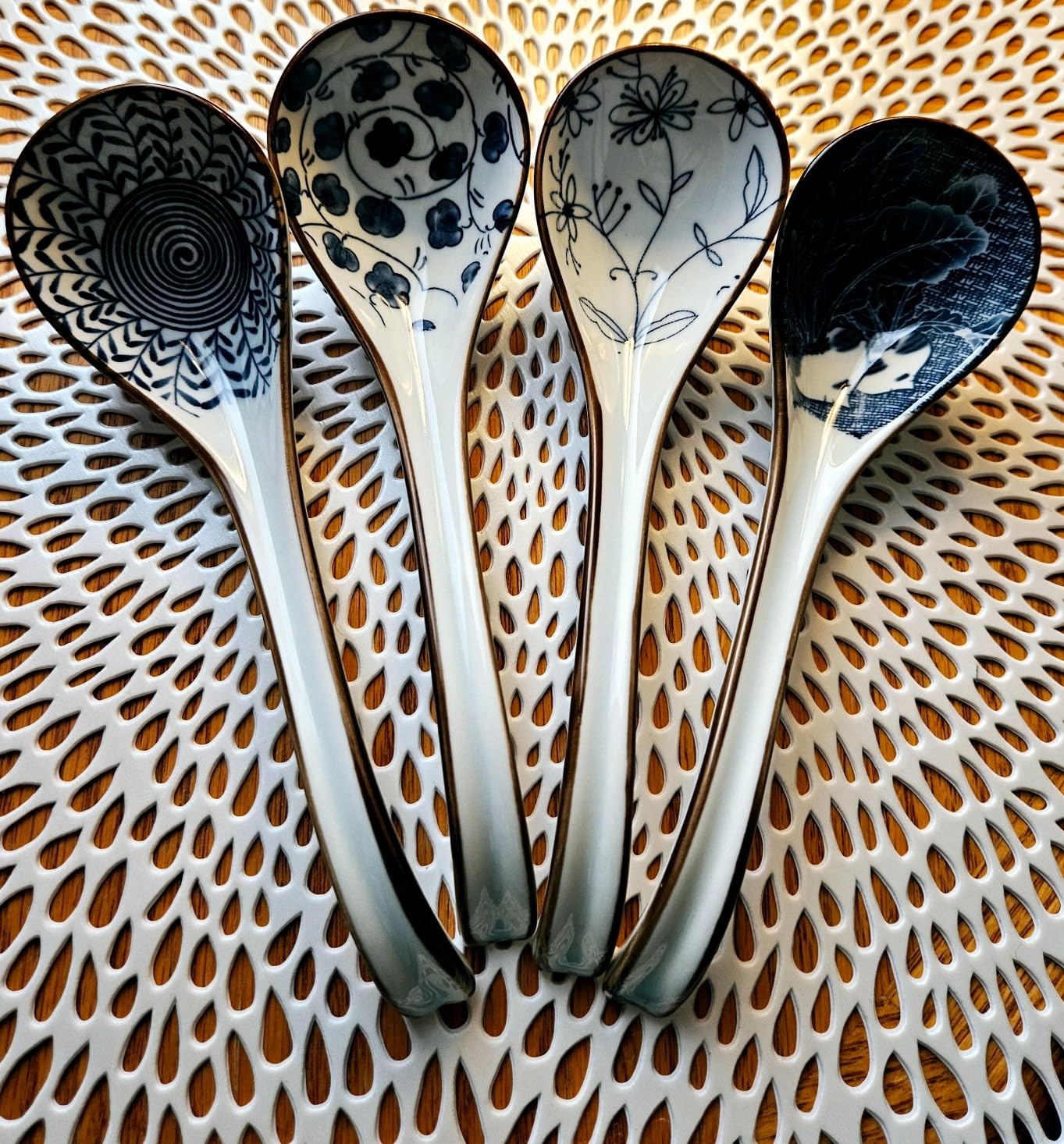 Ceramic Asian Soup Spoons, Easy to Hold, Long Handle Perfect Depth Spoon Set for Japanese Ramen Noodles, Chinese Dumpling, Pho, Miso, Wonton, Dishwasher Safe - Set of 4 - Blue customer photo 1