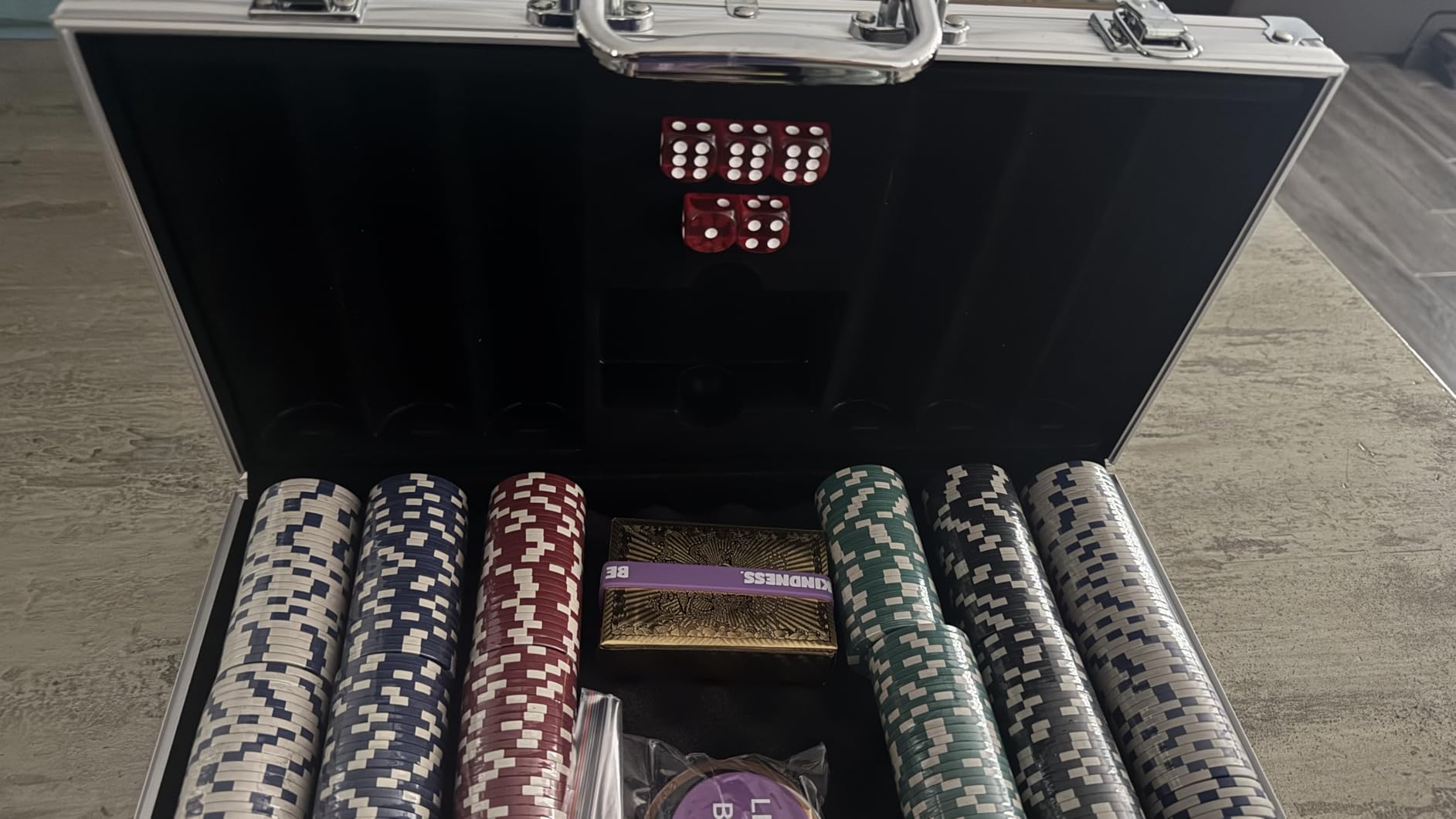 300Pcs Poker Chips Set for Texas Holden, Blackjack, Professional Poker Kit with Aluminum Case, 2 Decks Cards, Dealer, Big Small Blind Buttons and 5 Dice, 11.5 Gram Gambling Chips for Casino Games customer photo 2